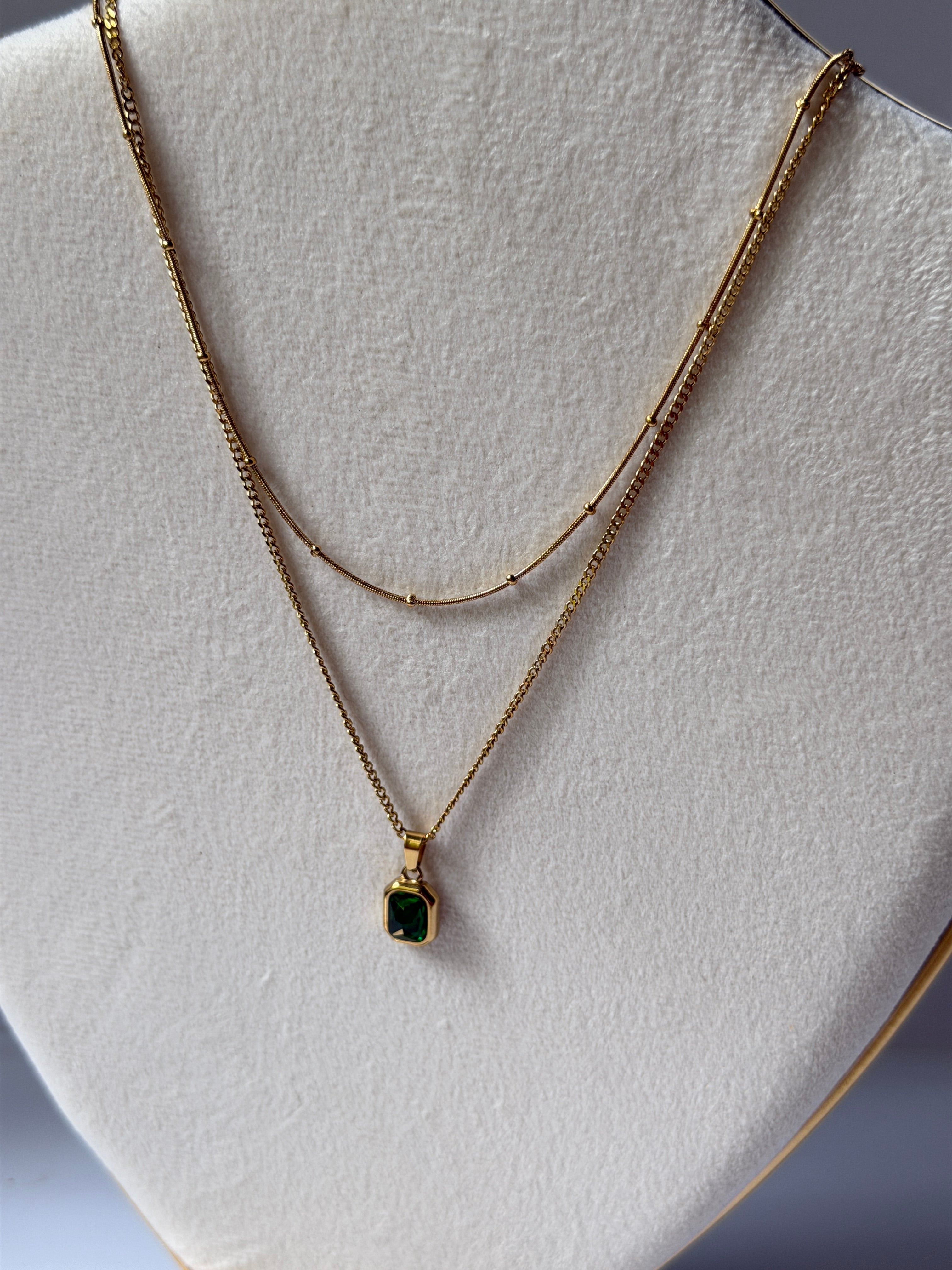Double layer green necklace