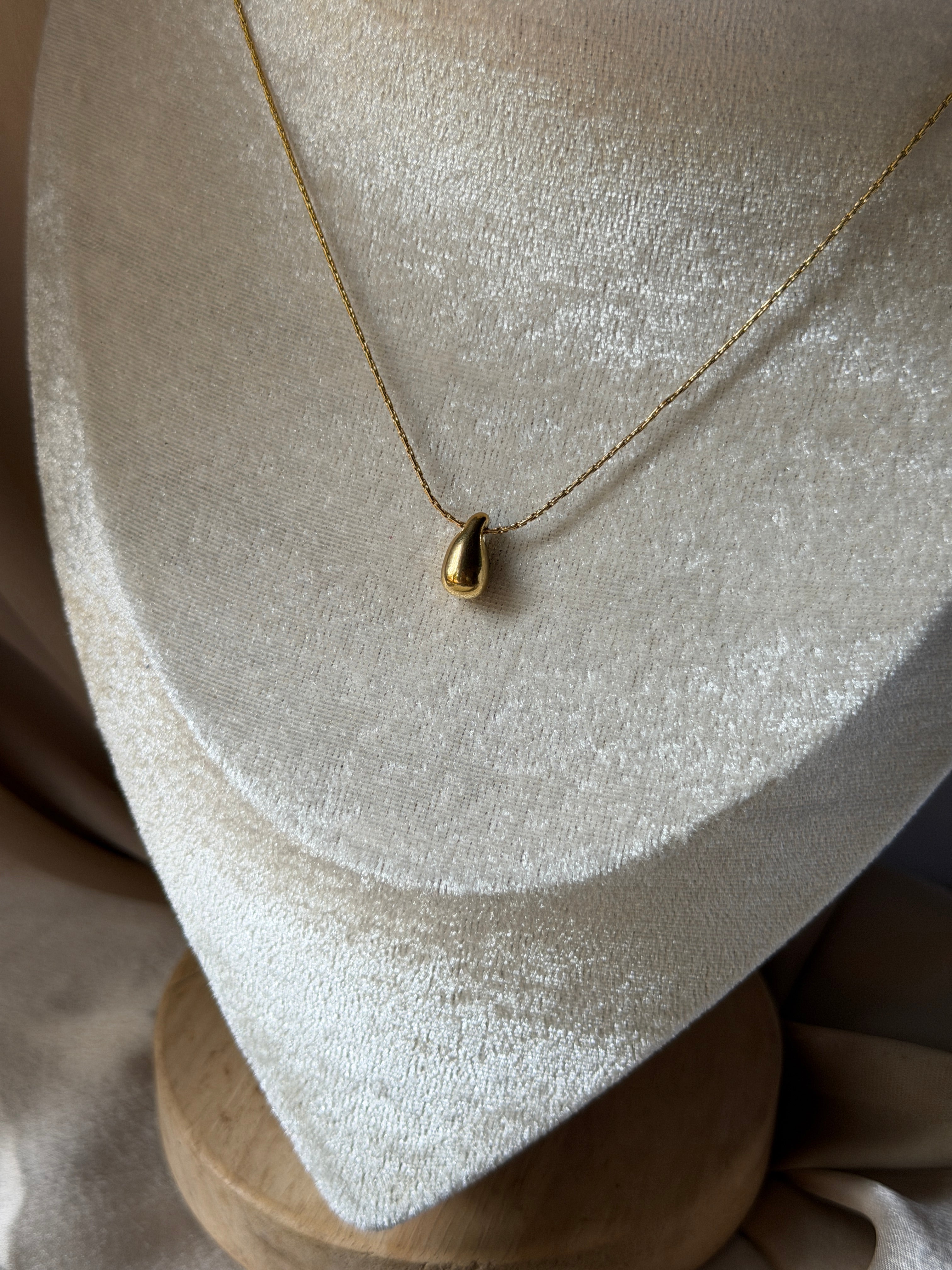 Dainty drop necklace