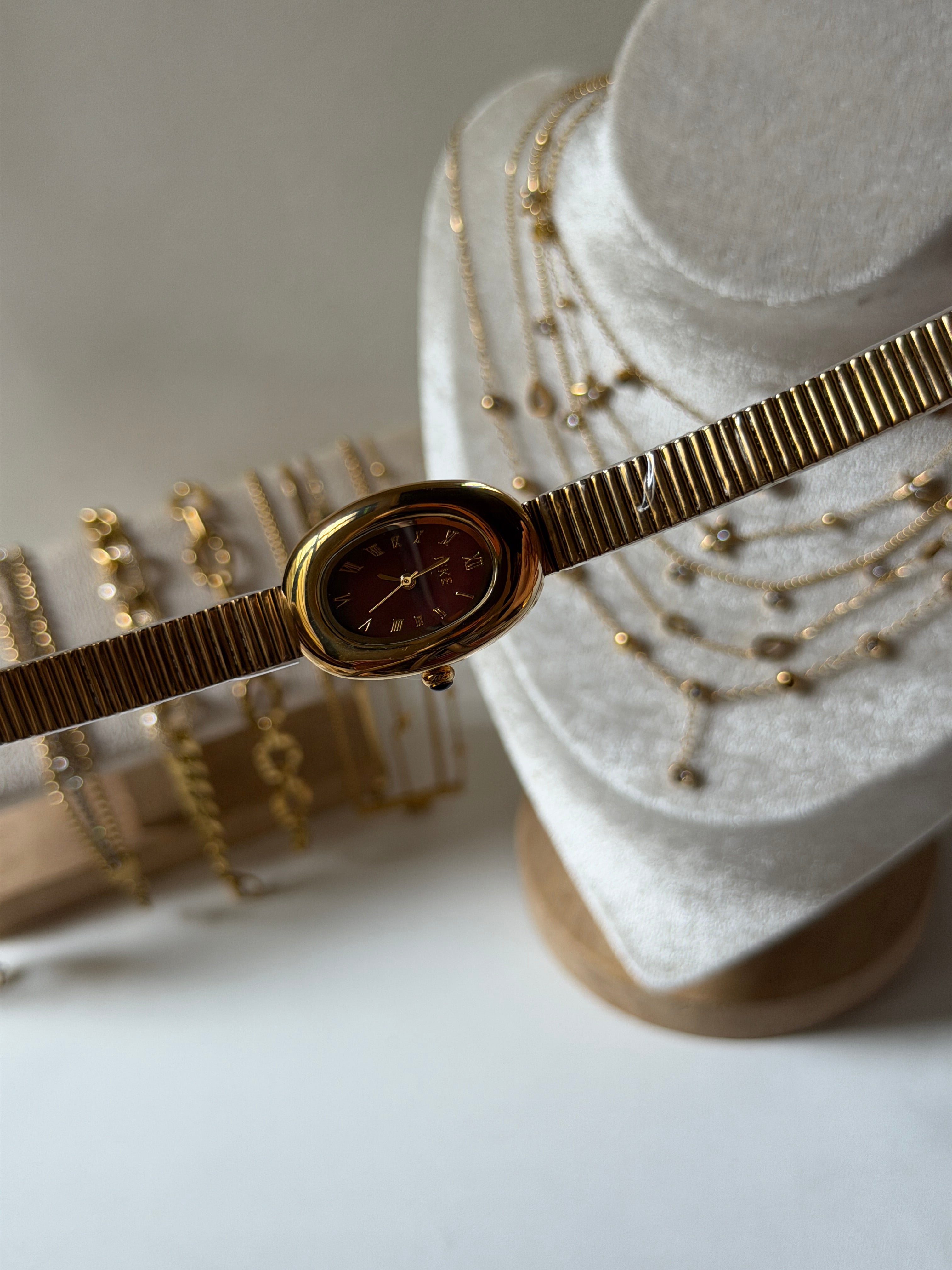 Aurel cherry Luxe vintage watch