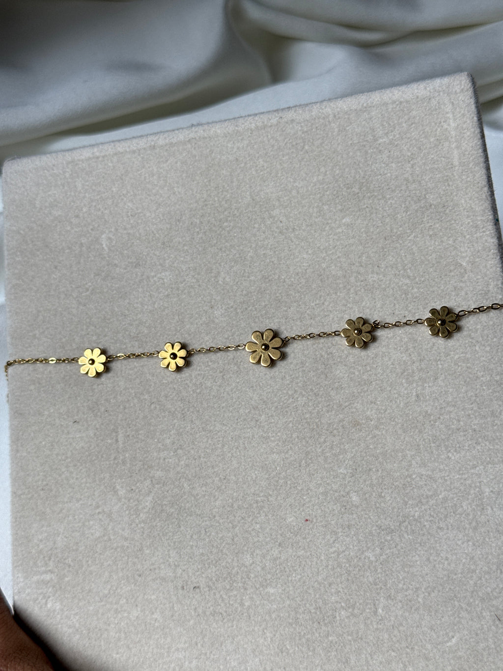 Floral charm bracelet