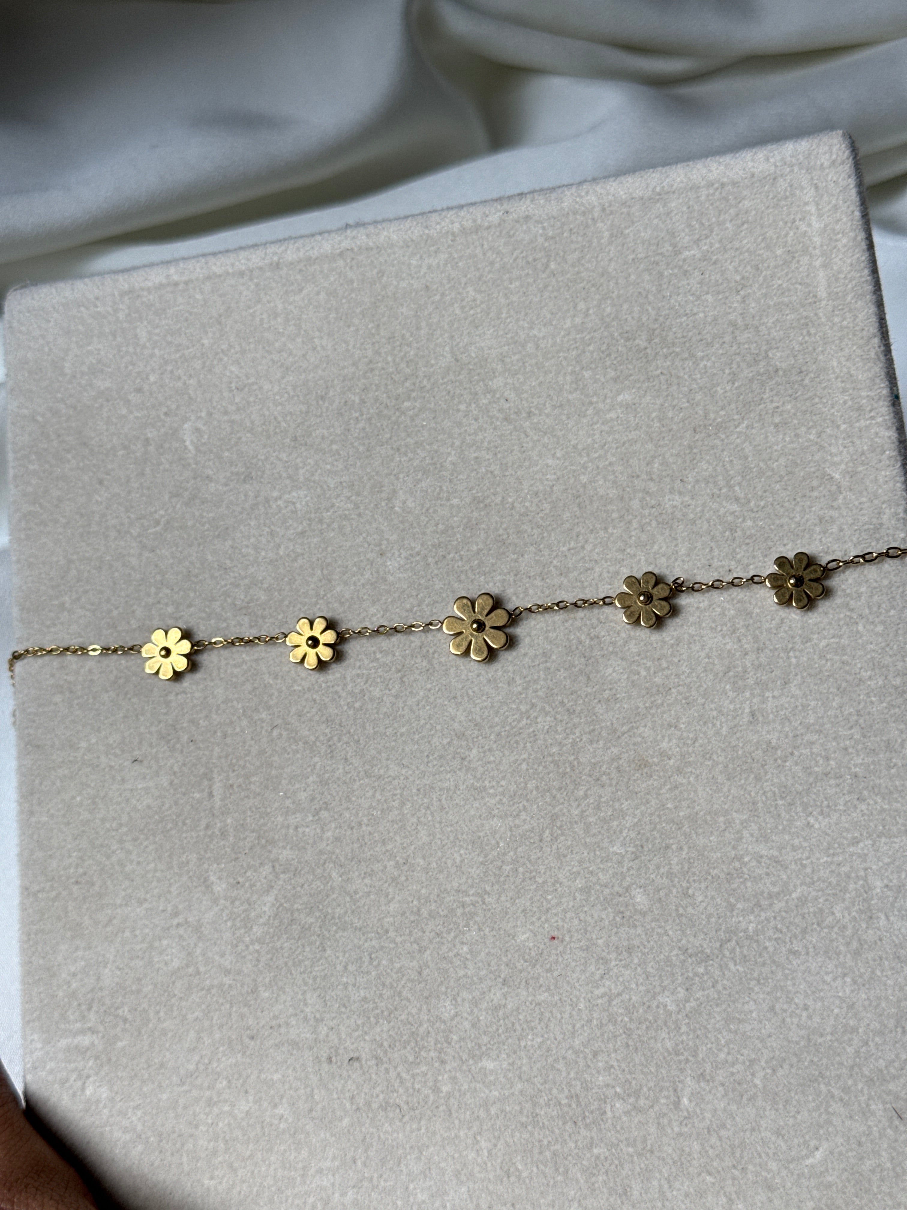 Floral charm bracelet