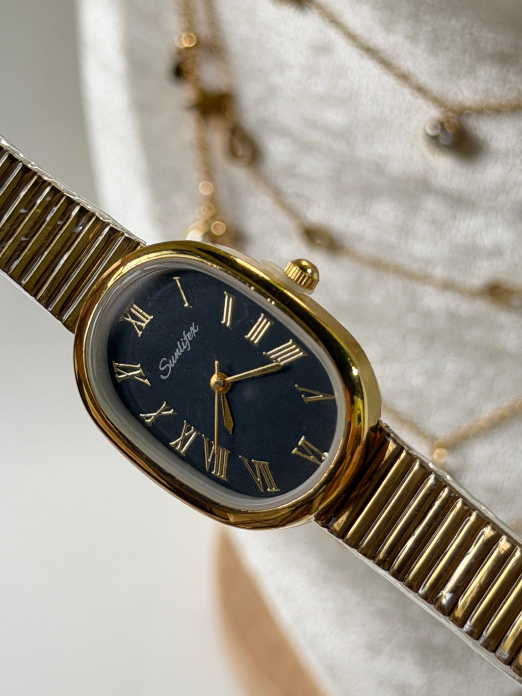 Averon dark Vintage Watch