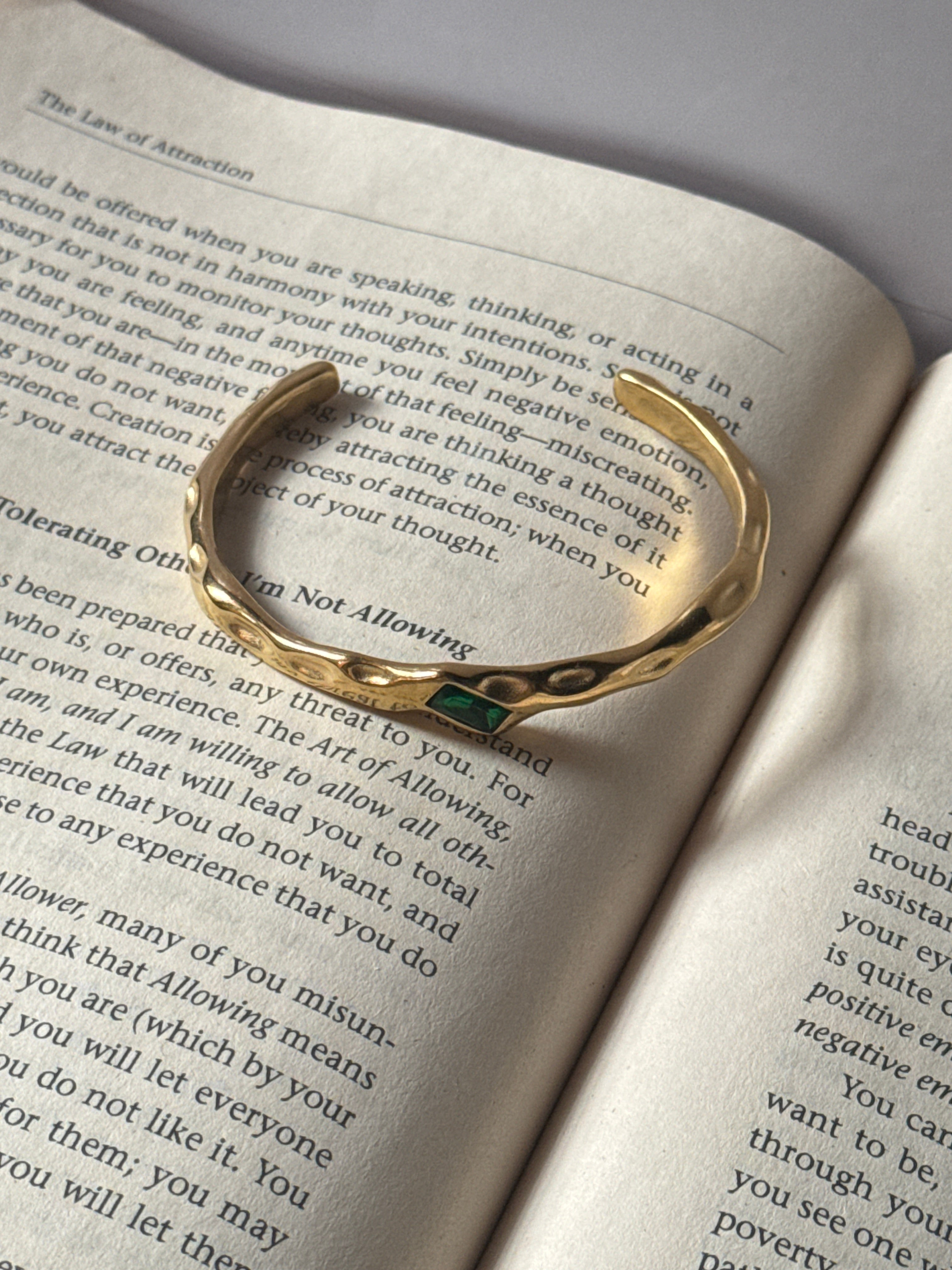 Celestial emerald kada