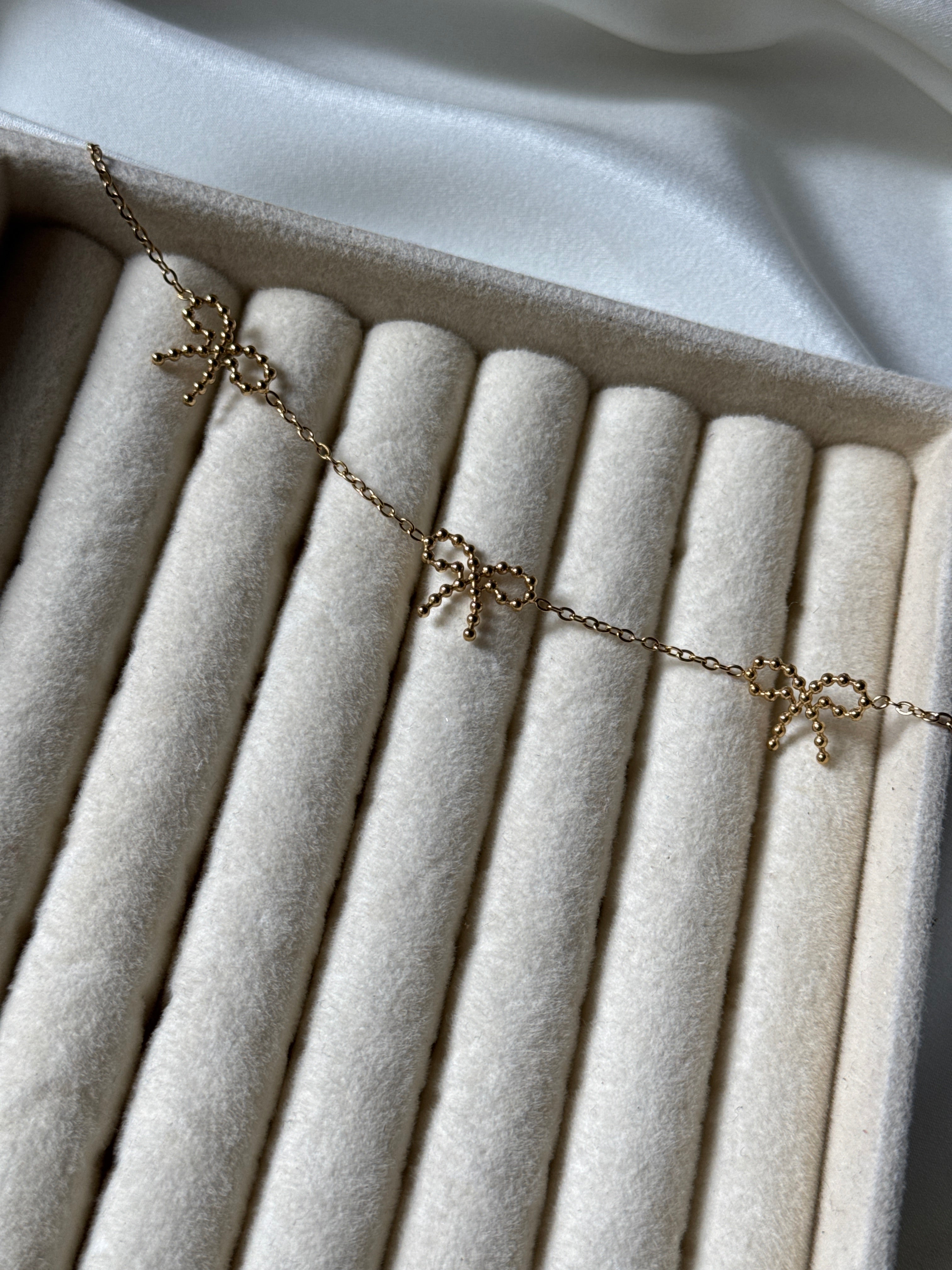 Bow bracelet