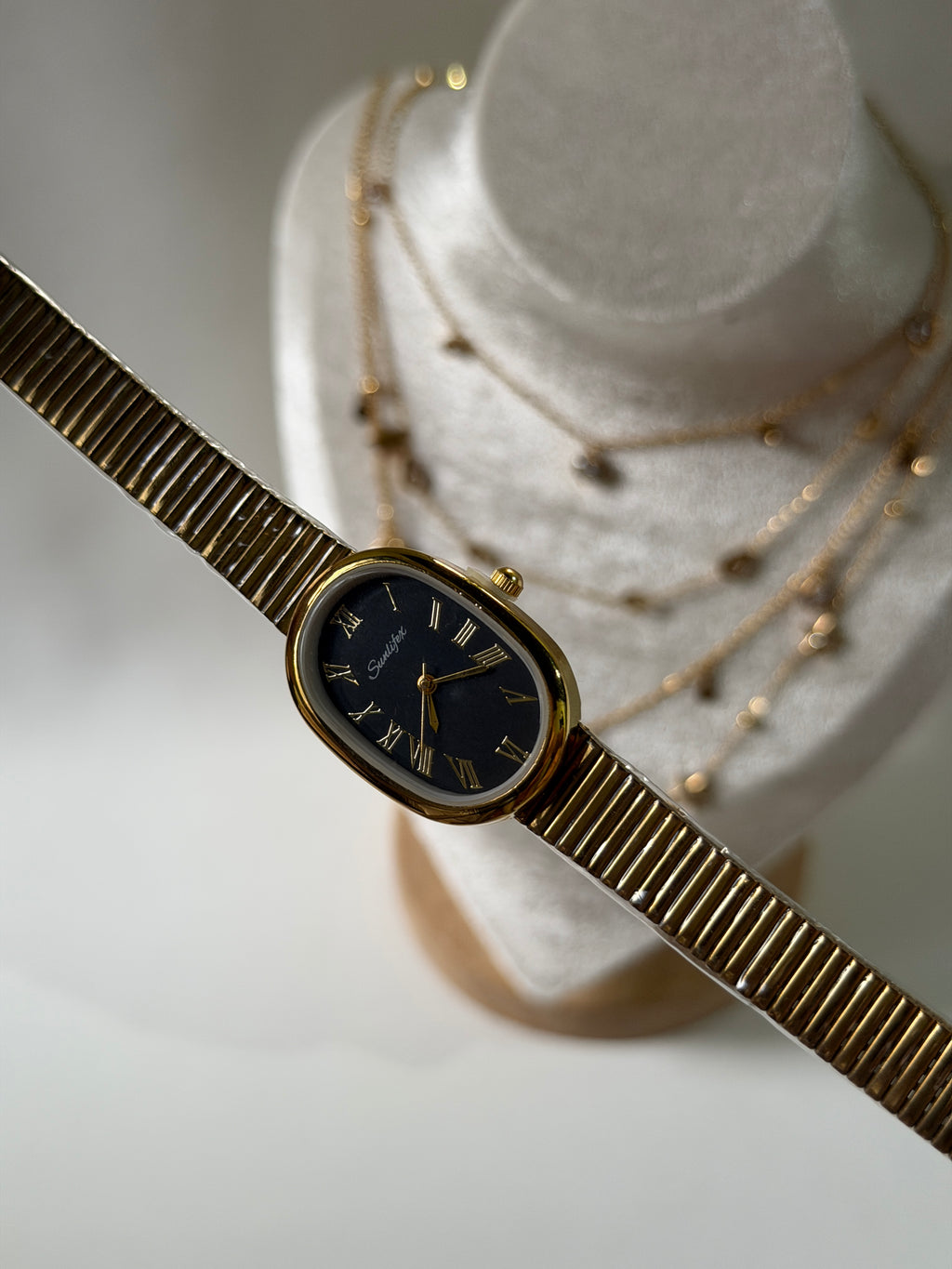 Averon dark Vintage Watch