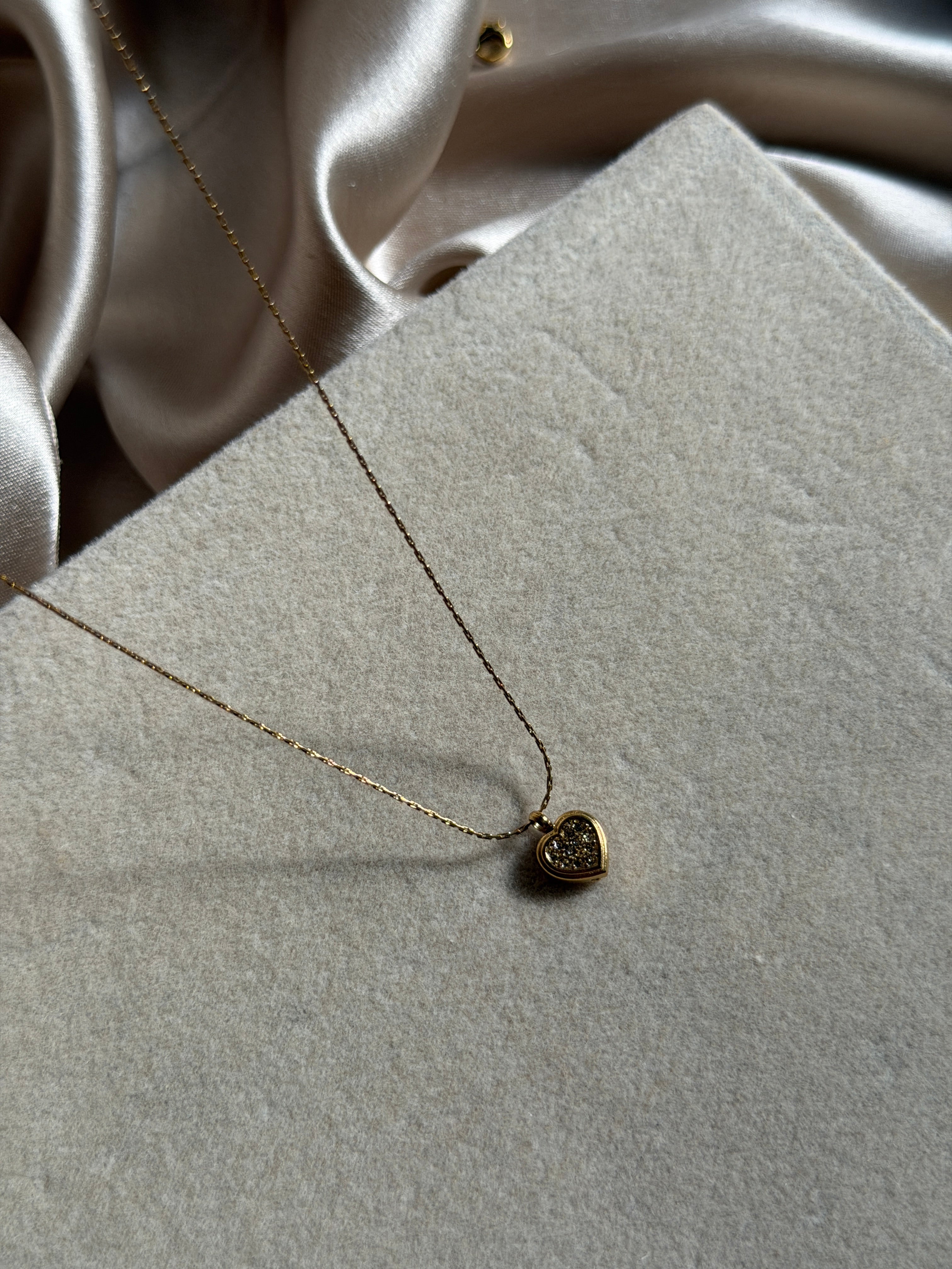 Invisible heart glow necklace