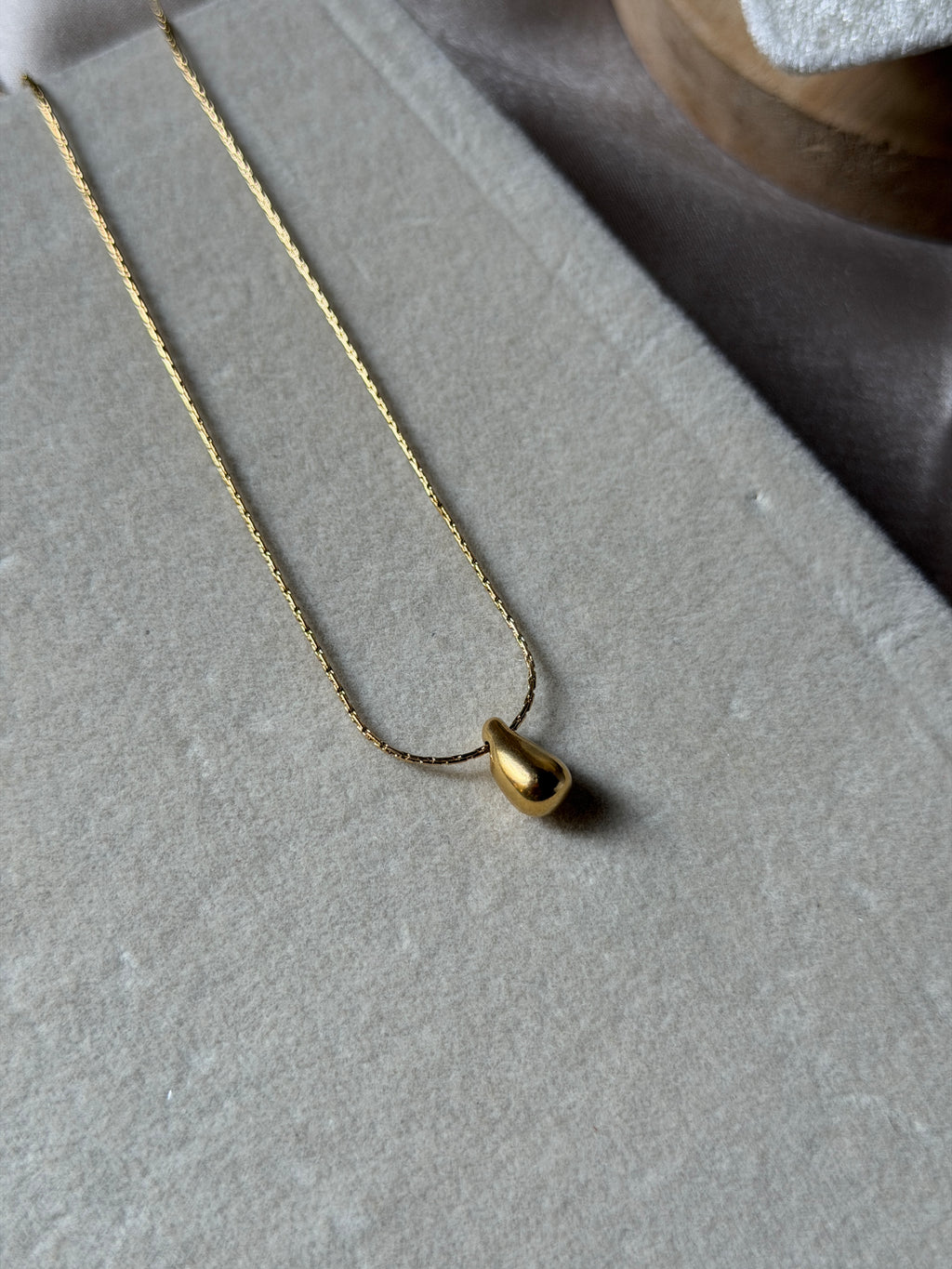 Dainty drop necklace
