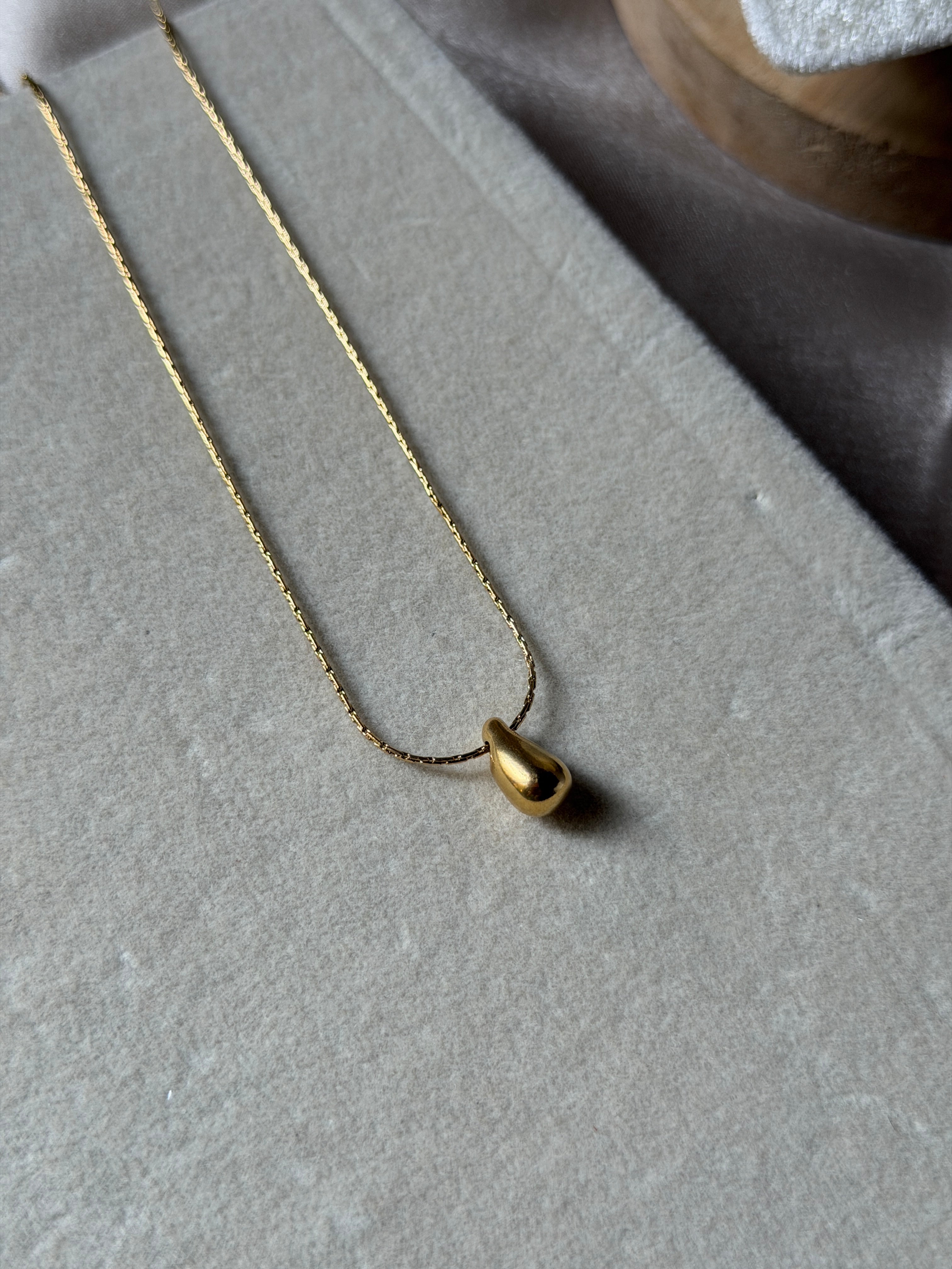 Dainty drop necklace