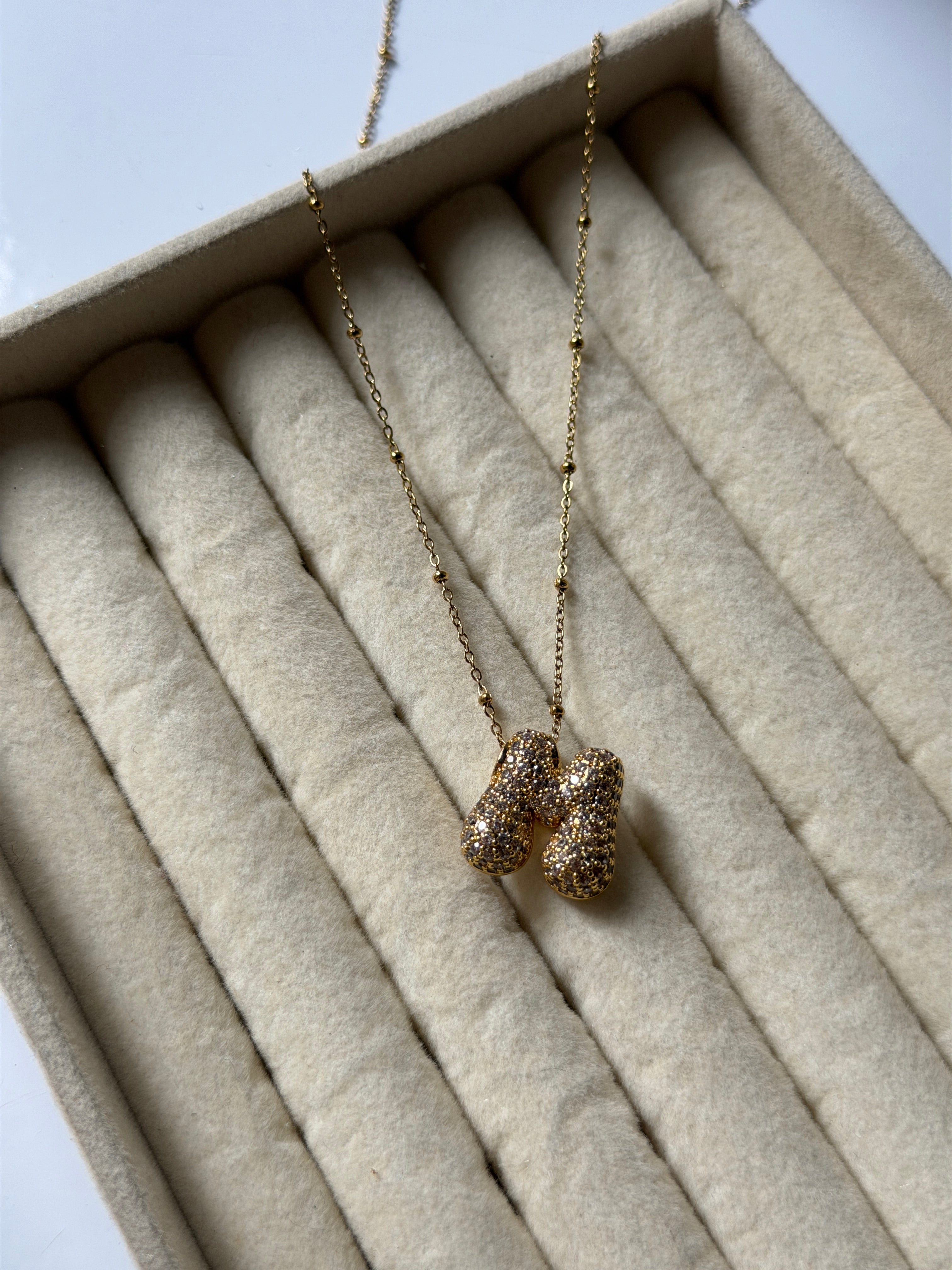Letter necklace -M