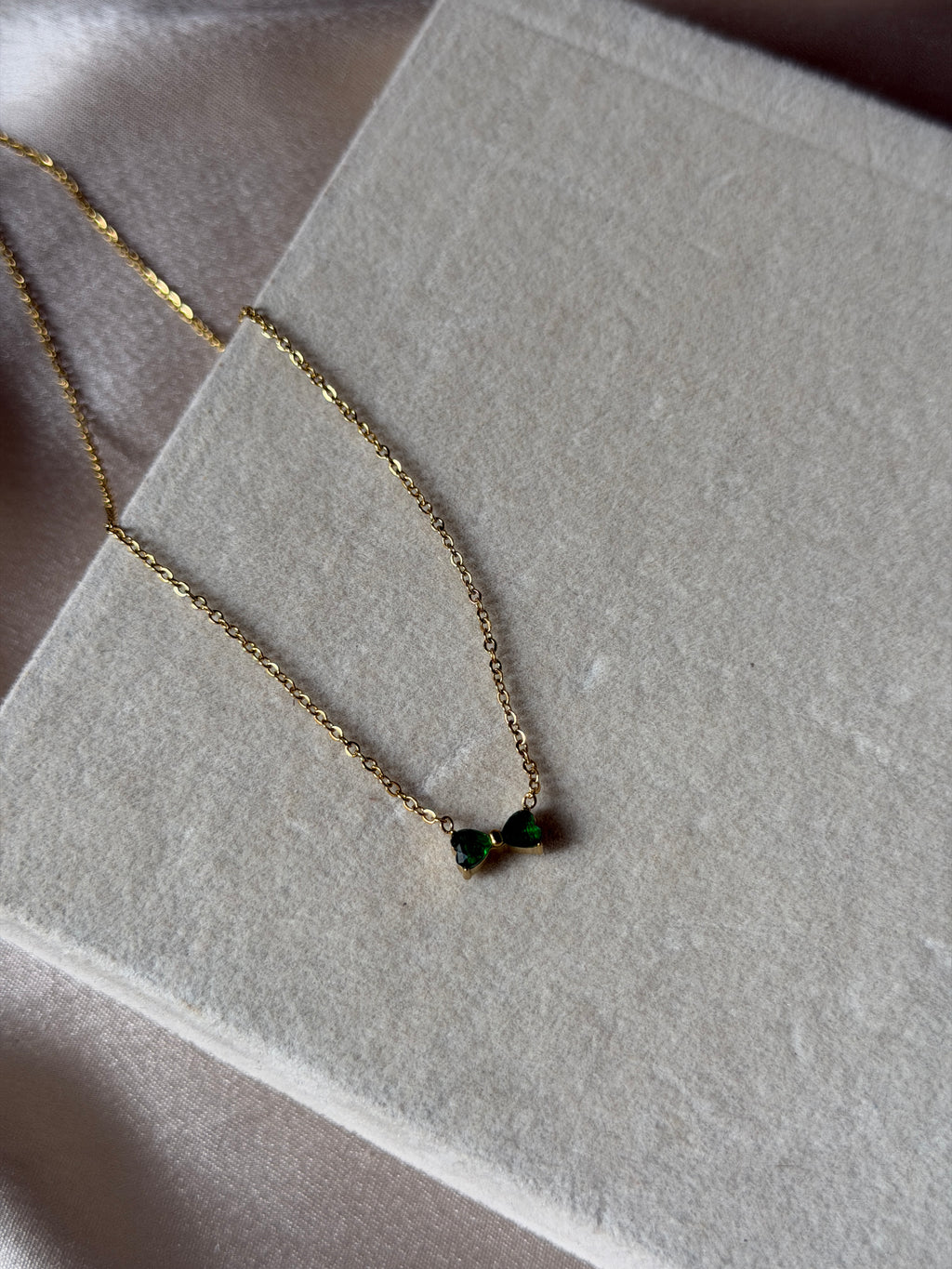 Emerald bloom necklace
