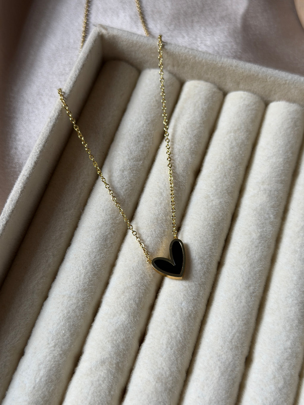 Black heart necklace