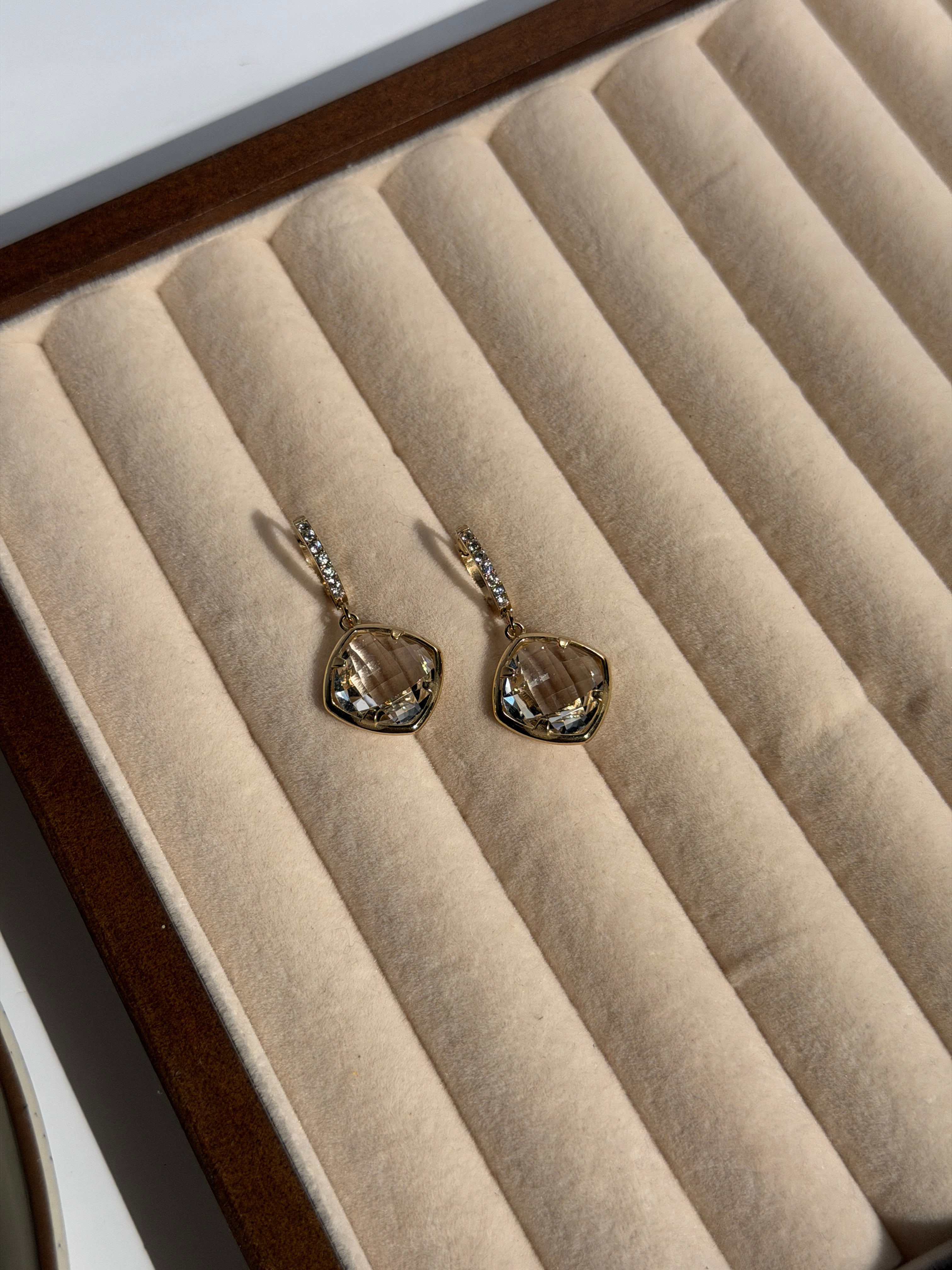 Amara Glow Earring