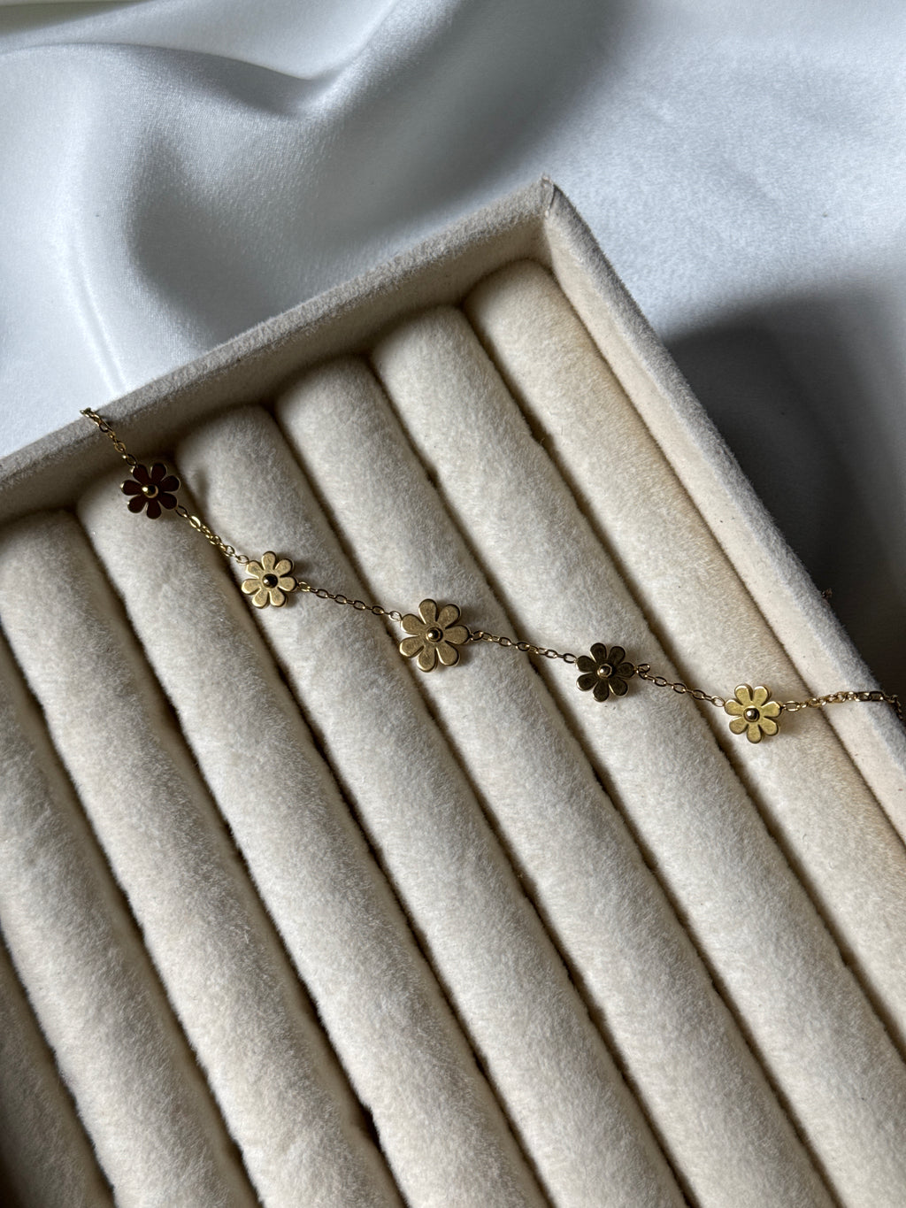 Floral charm bracelet