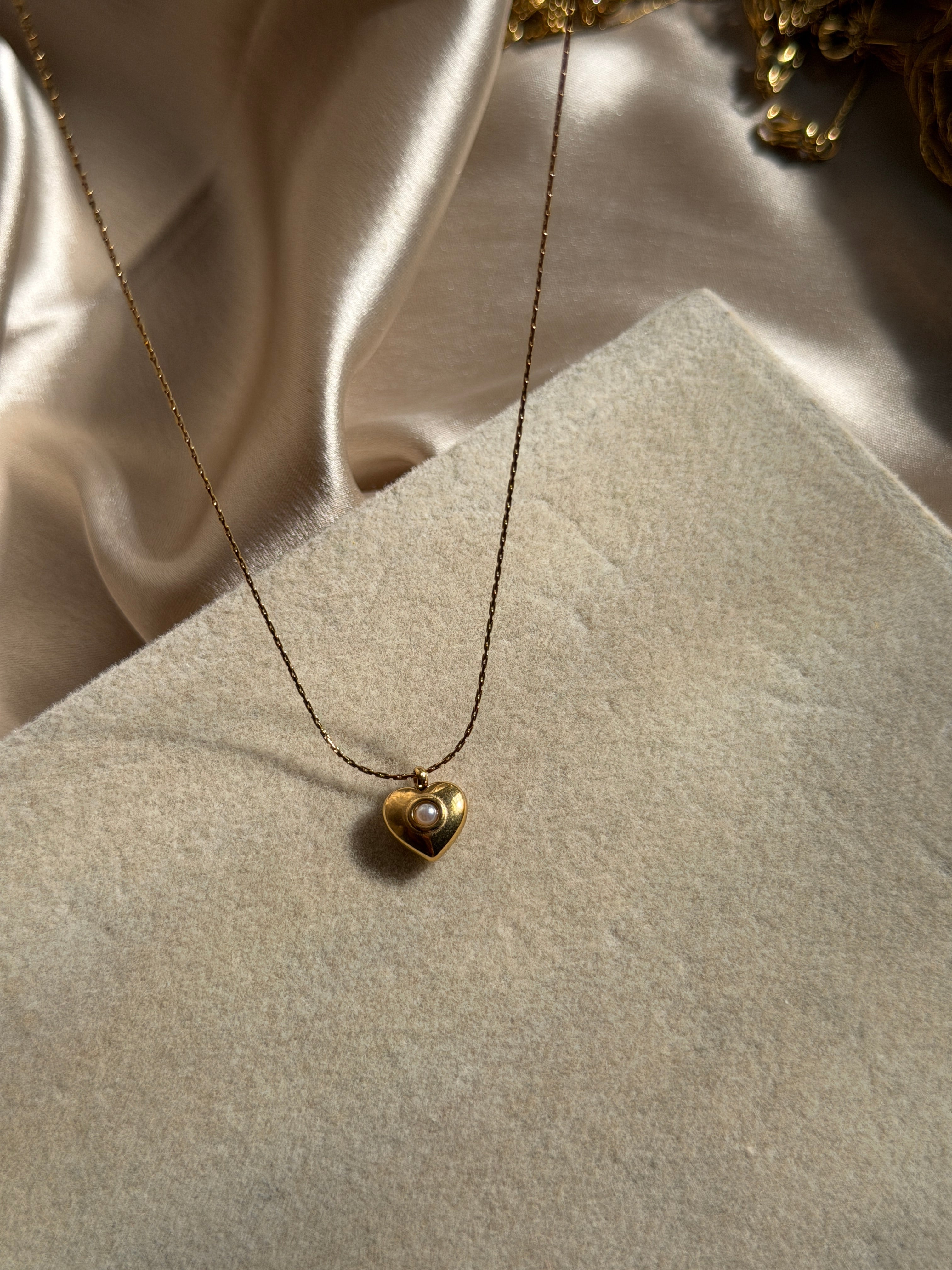 Invisible heart bead necklace