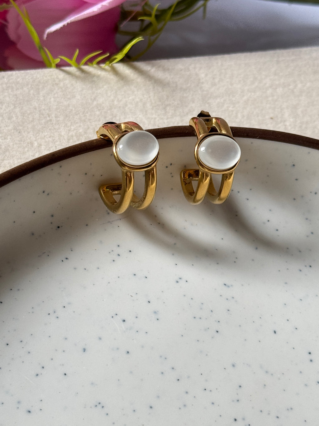 Dainty pearl Earring