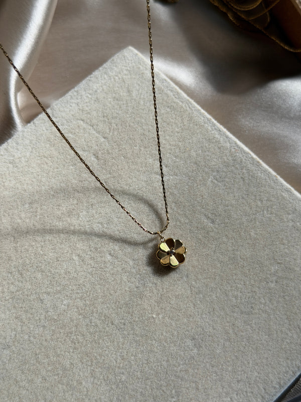 Invisible petal necklace