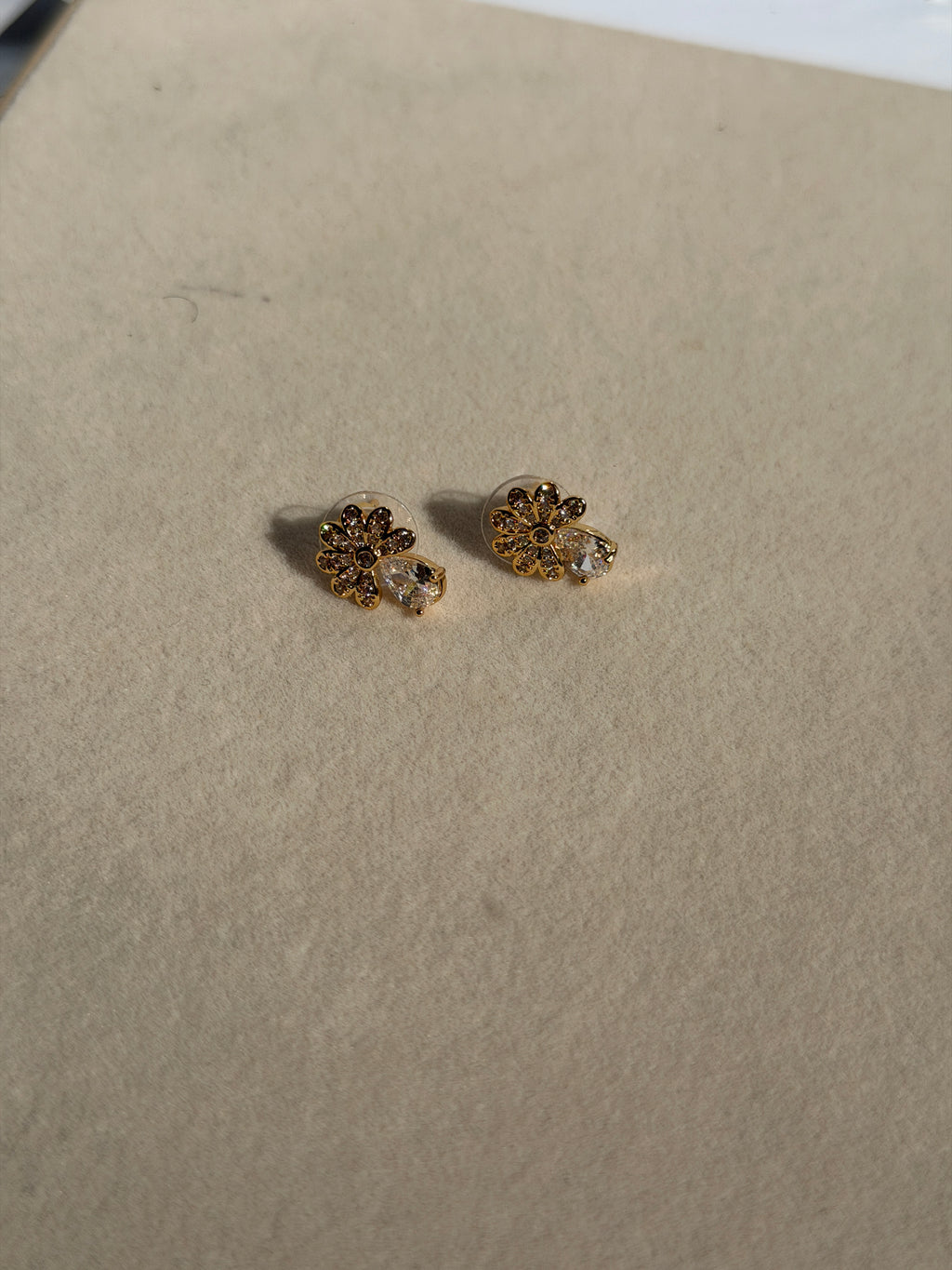 Clover Dot Earring
