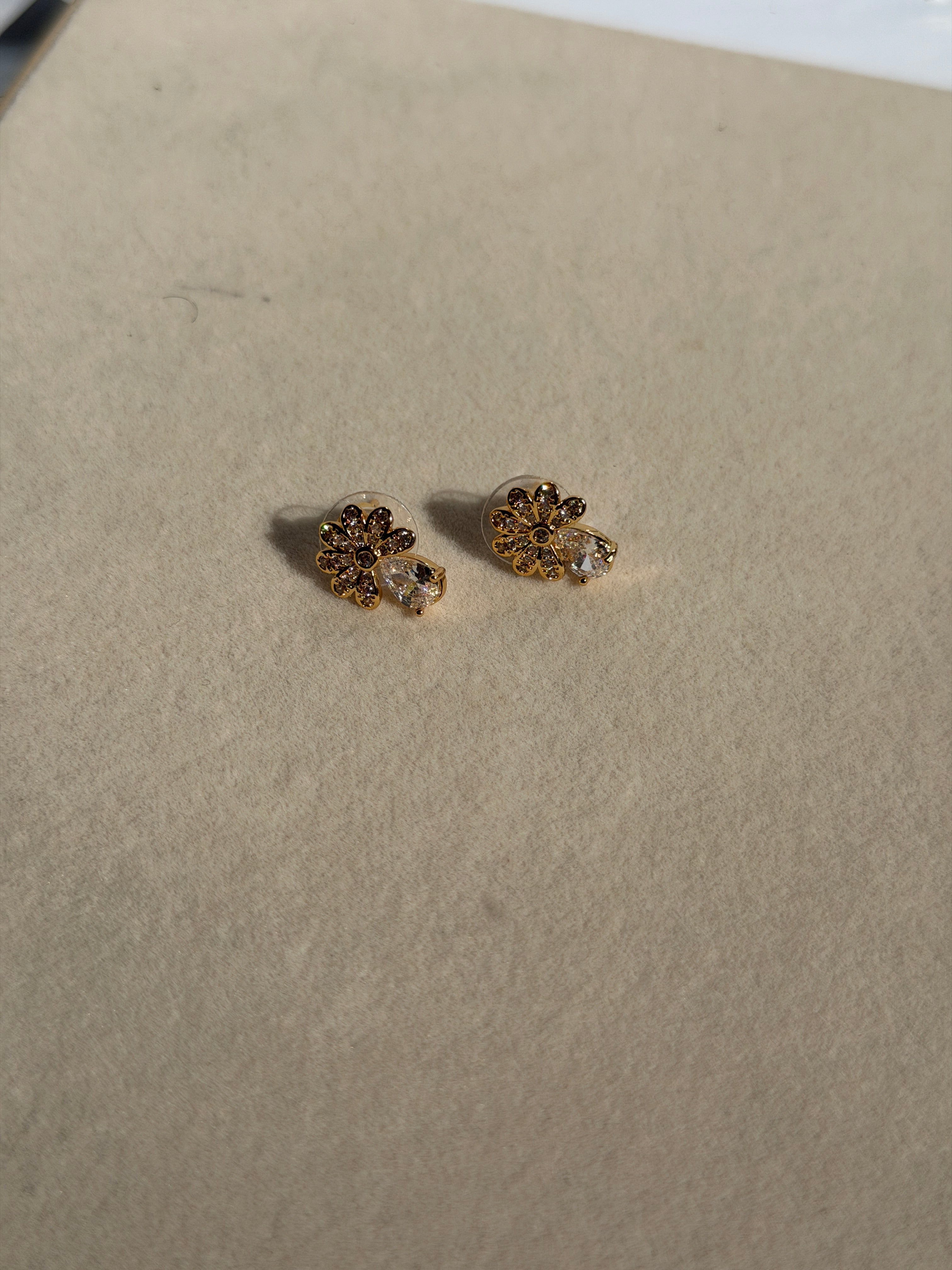 Clover Dot Earring