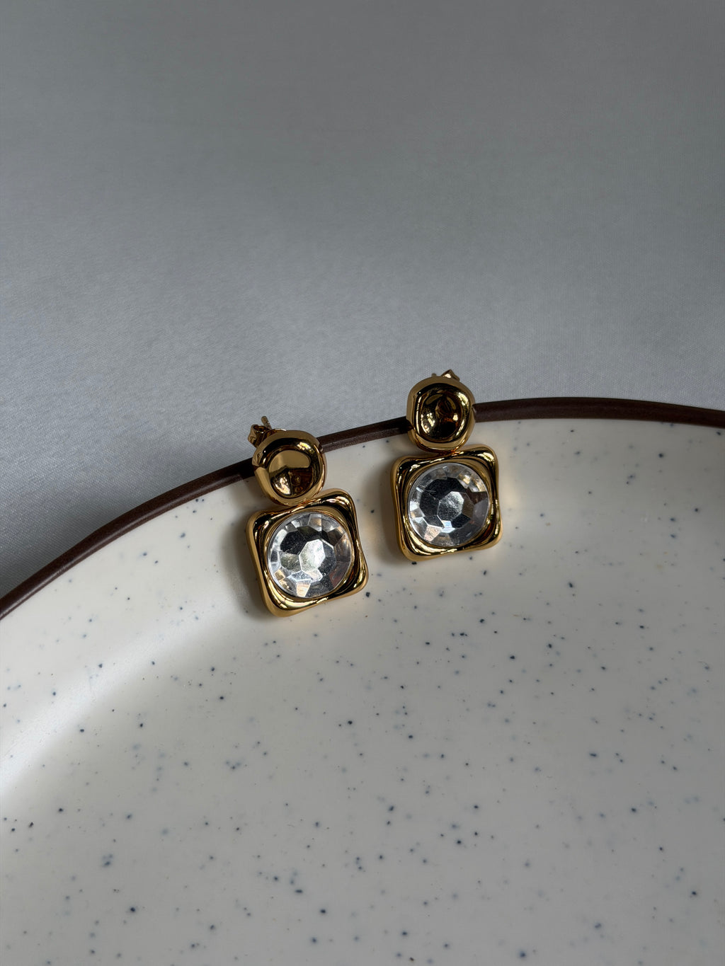 Gloomy stone earring