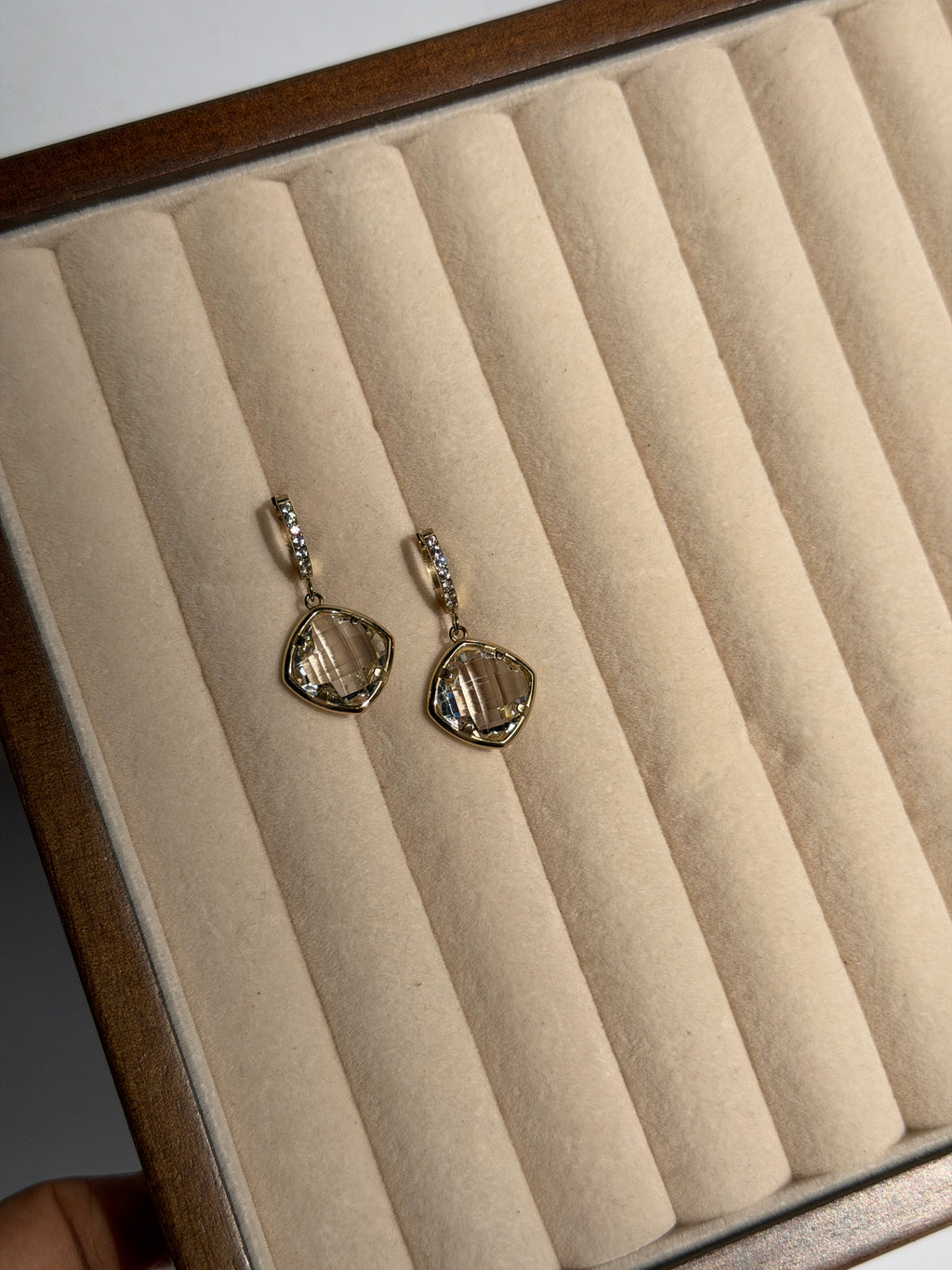 Amara Glow Earring