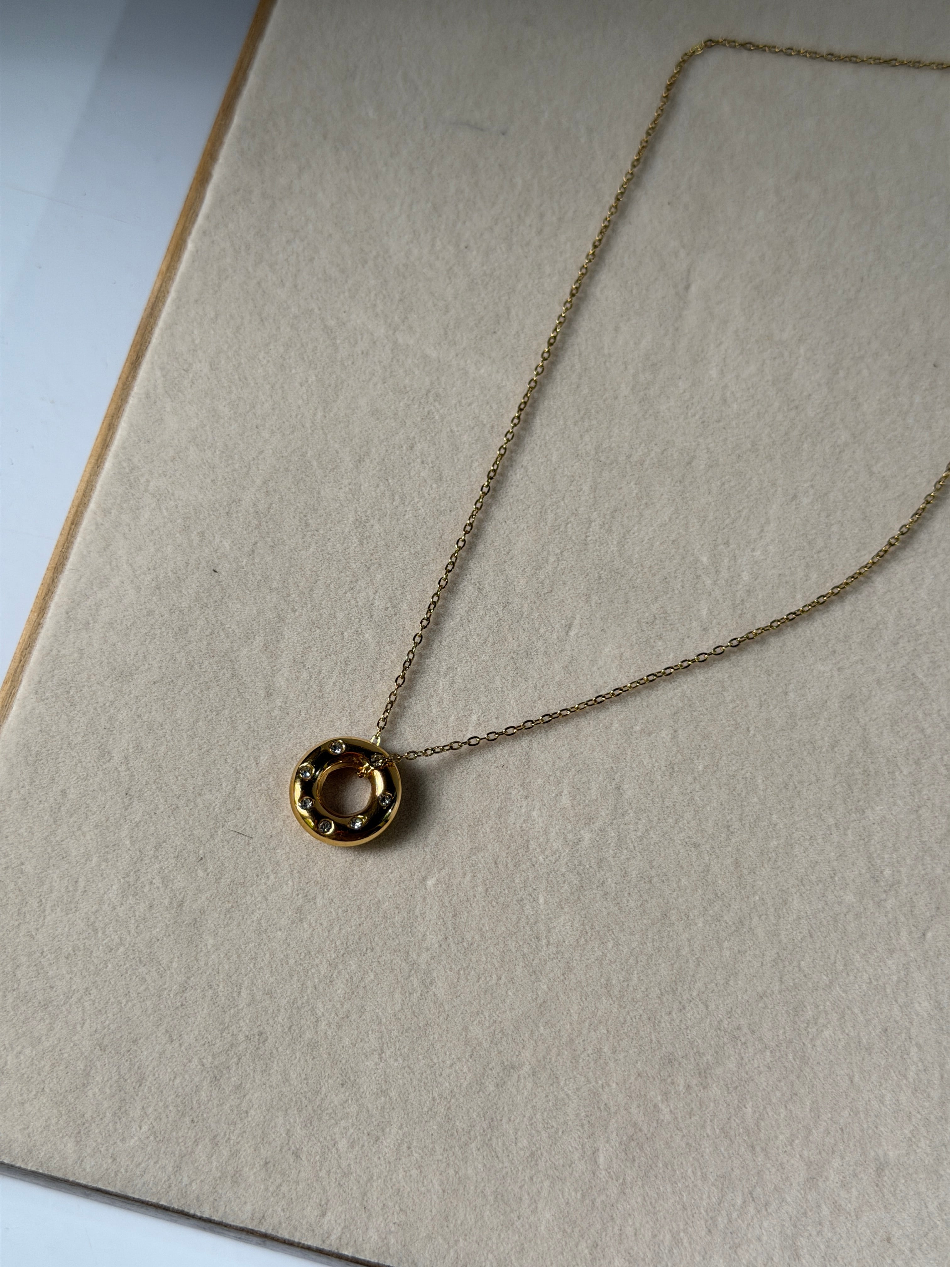 Halo stone necklace