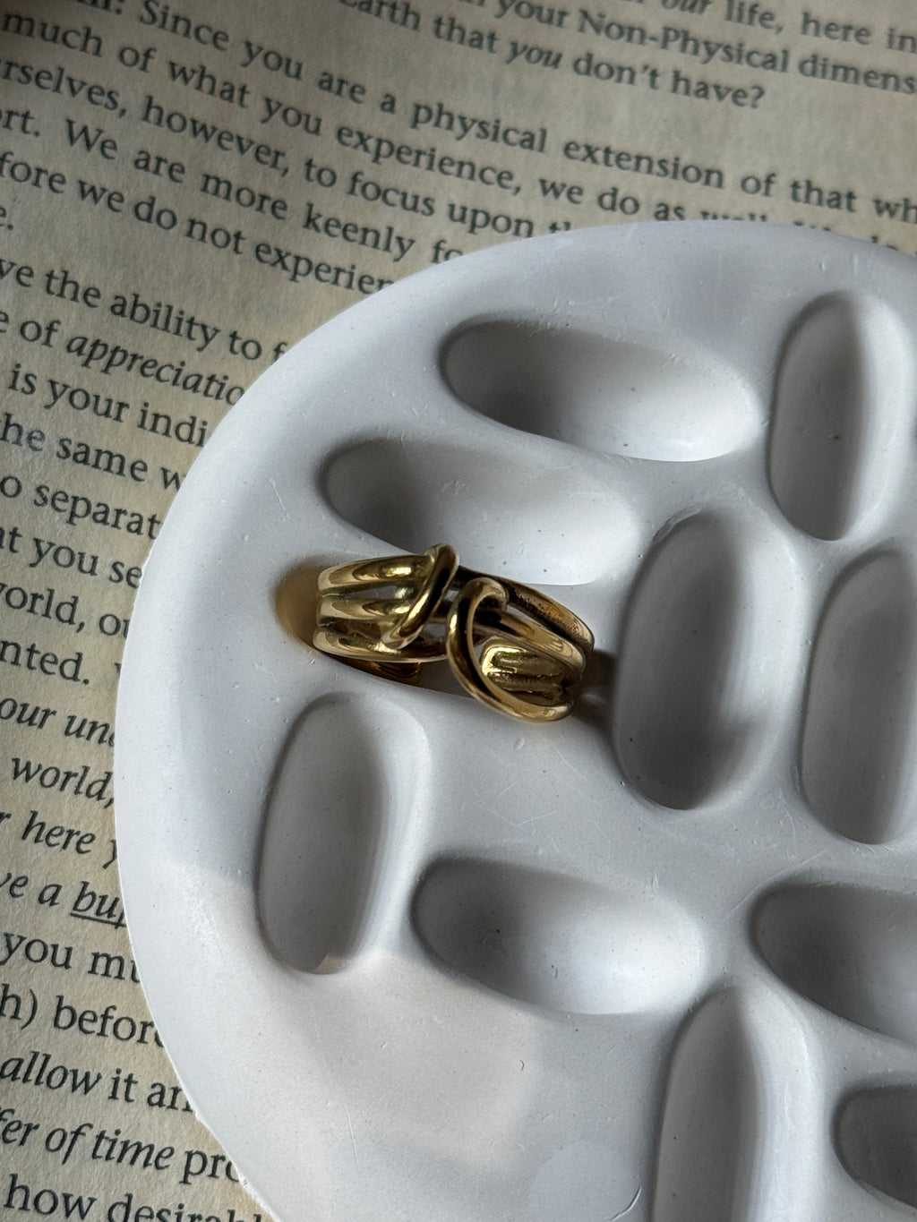 Luxora Ring