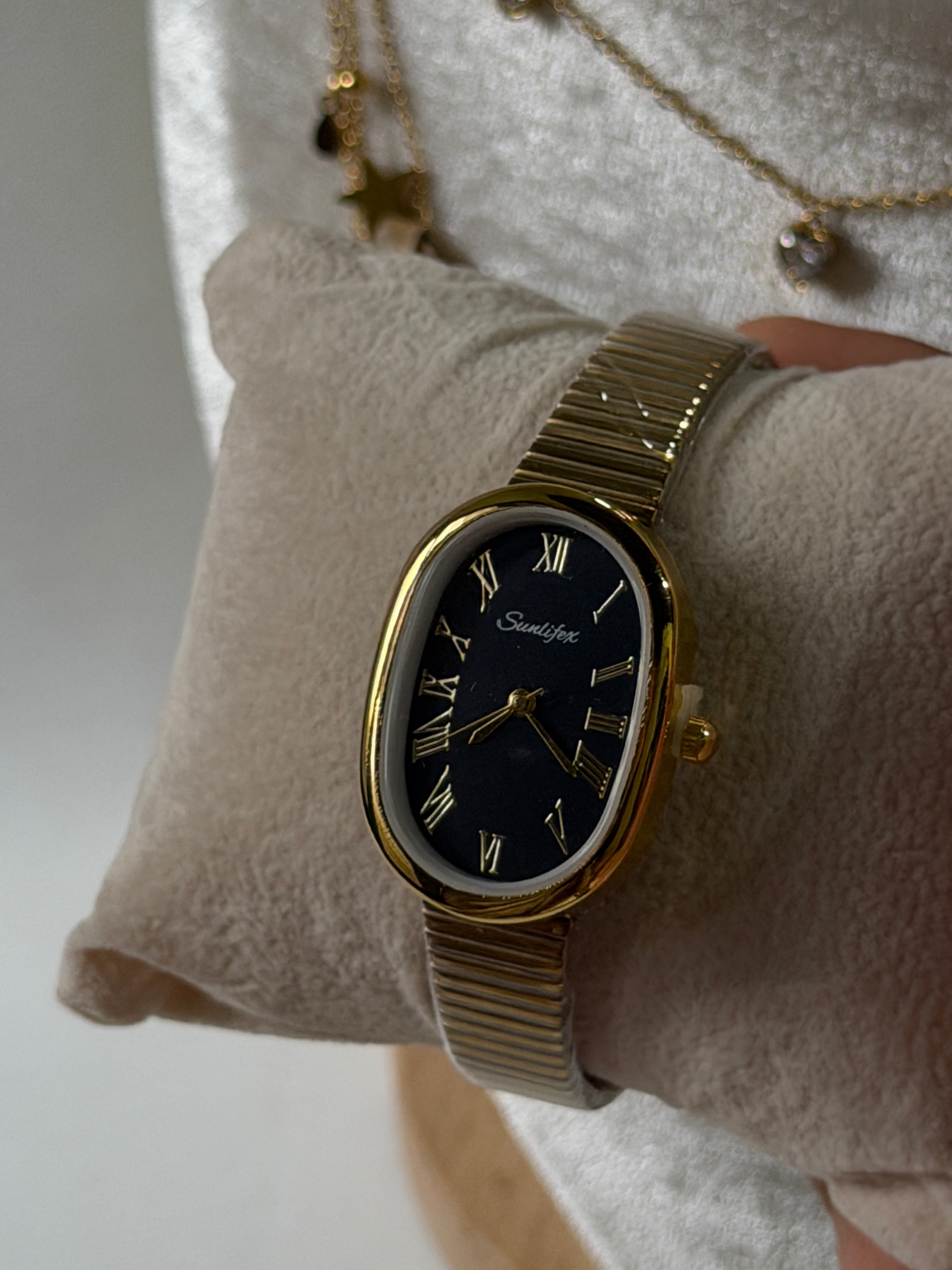 Averon dark Vintage Watch