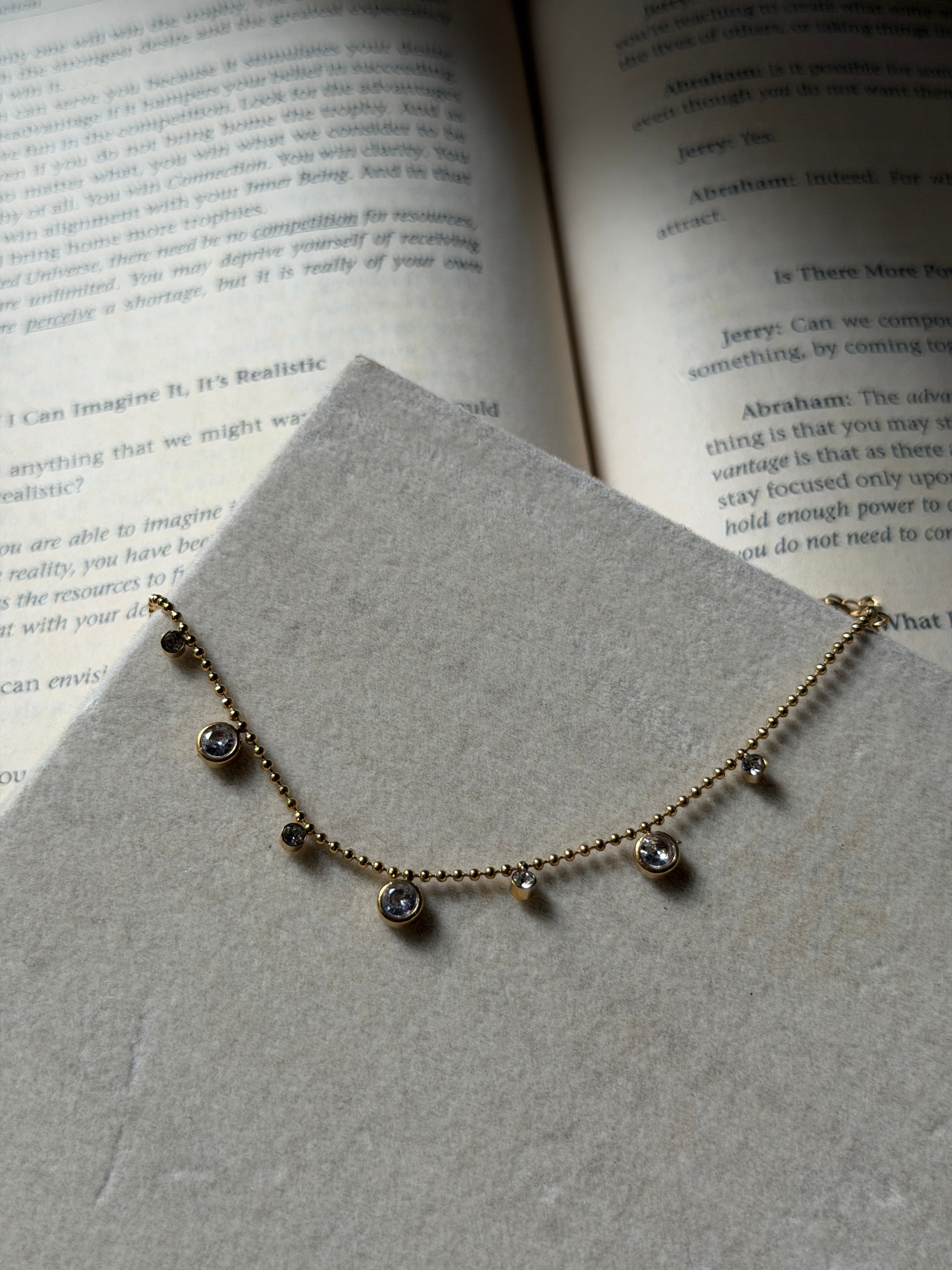 Dazzling round bracelet