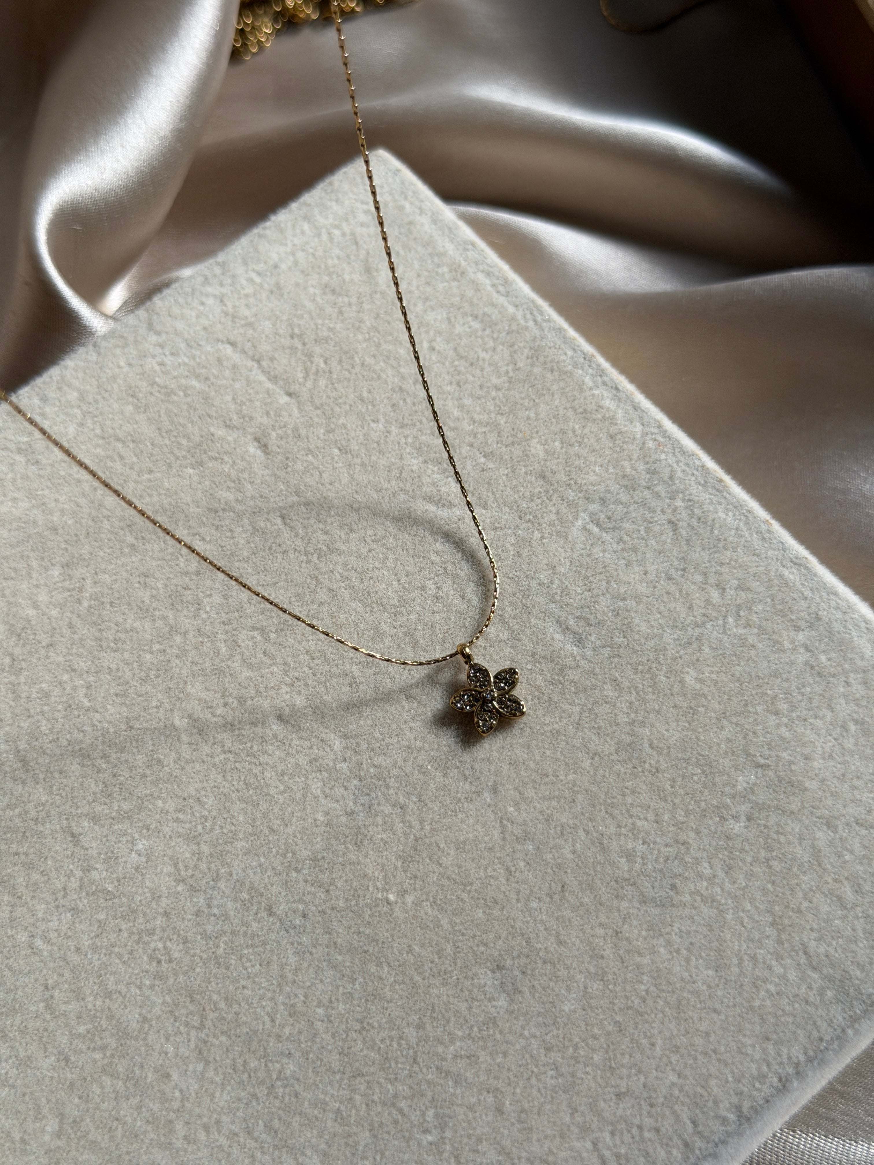 Invisible star necklace