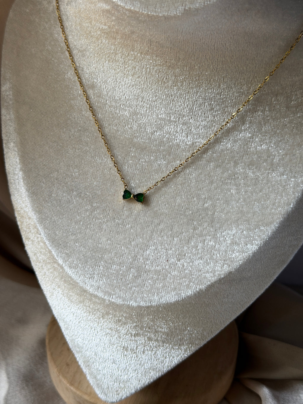 Emerald bloom necklace
