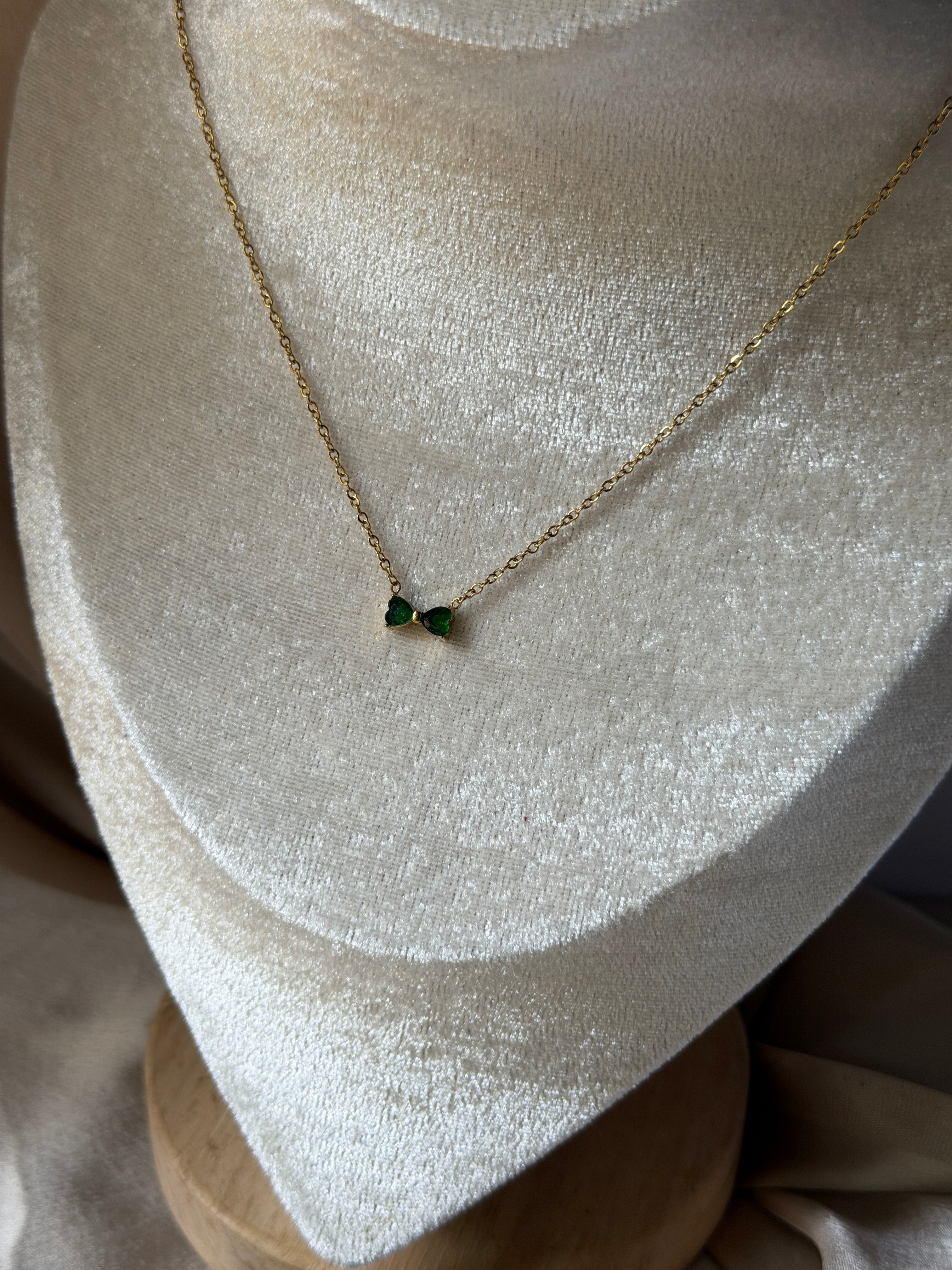 Emerald bloom necklace