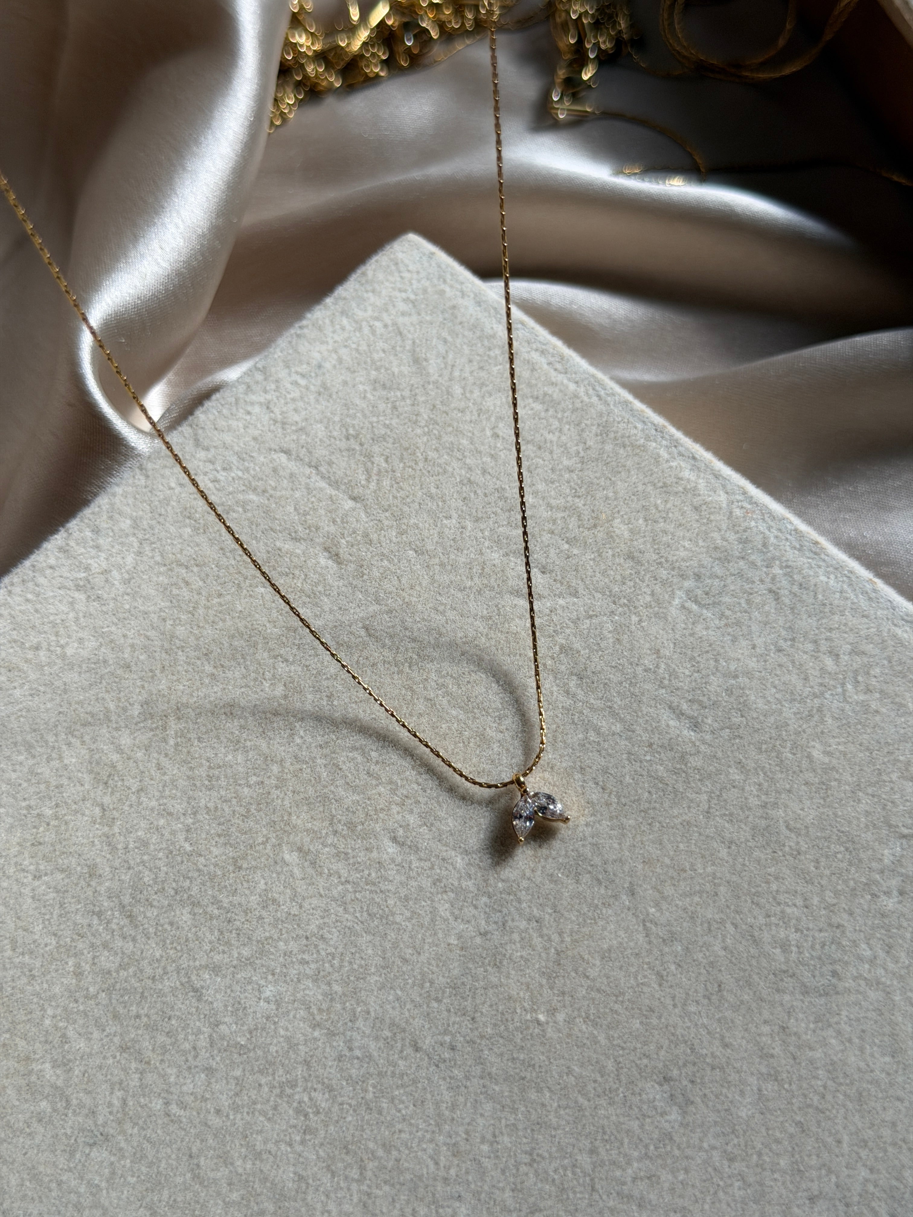 Invisible dream necklace