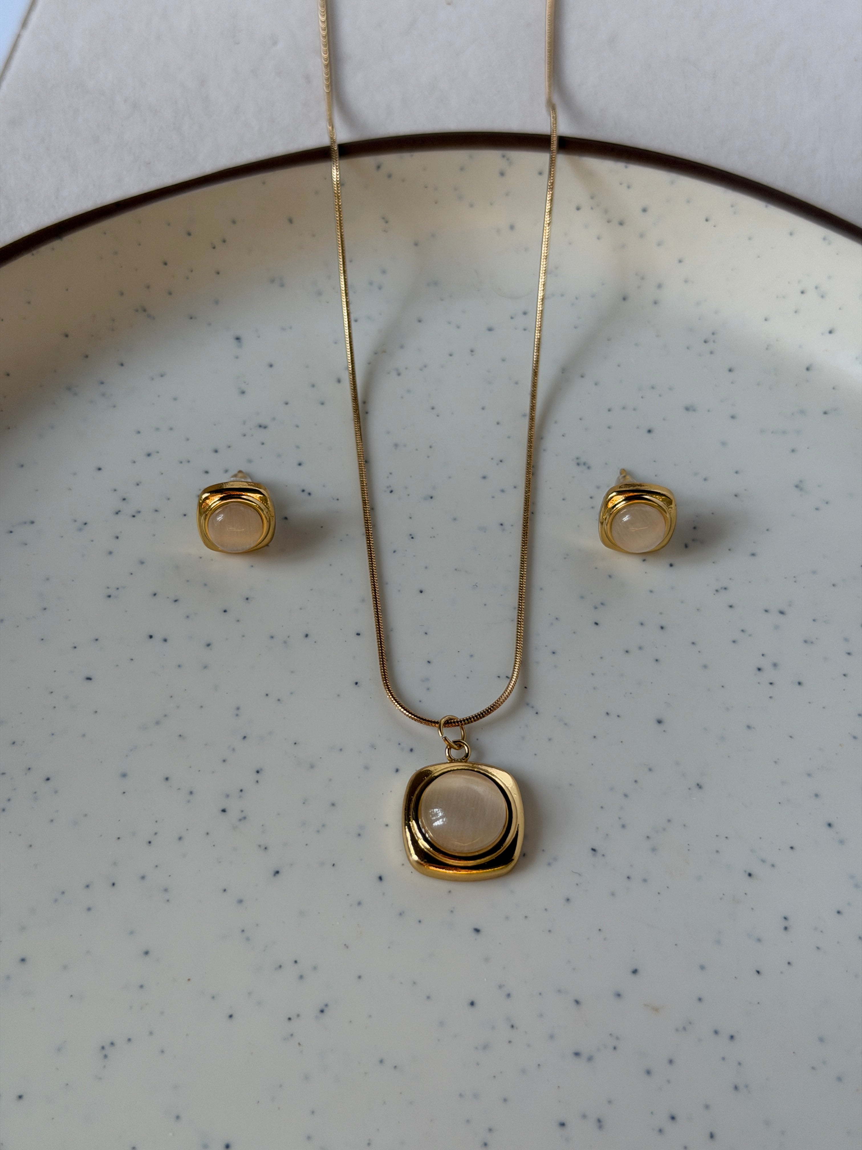 Pearl necklace earring set