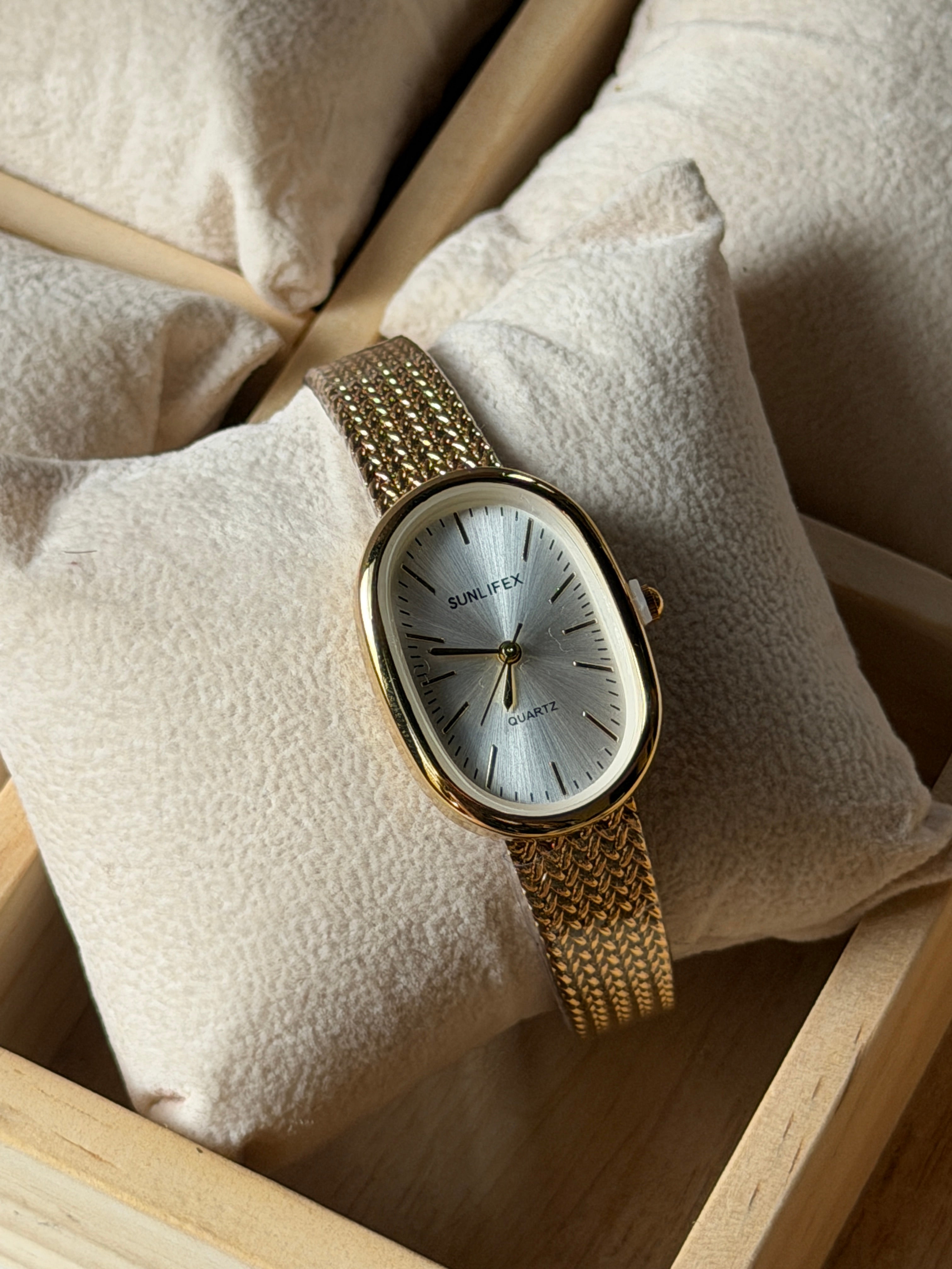 Faelan luxe vintage watch