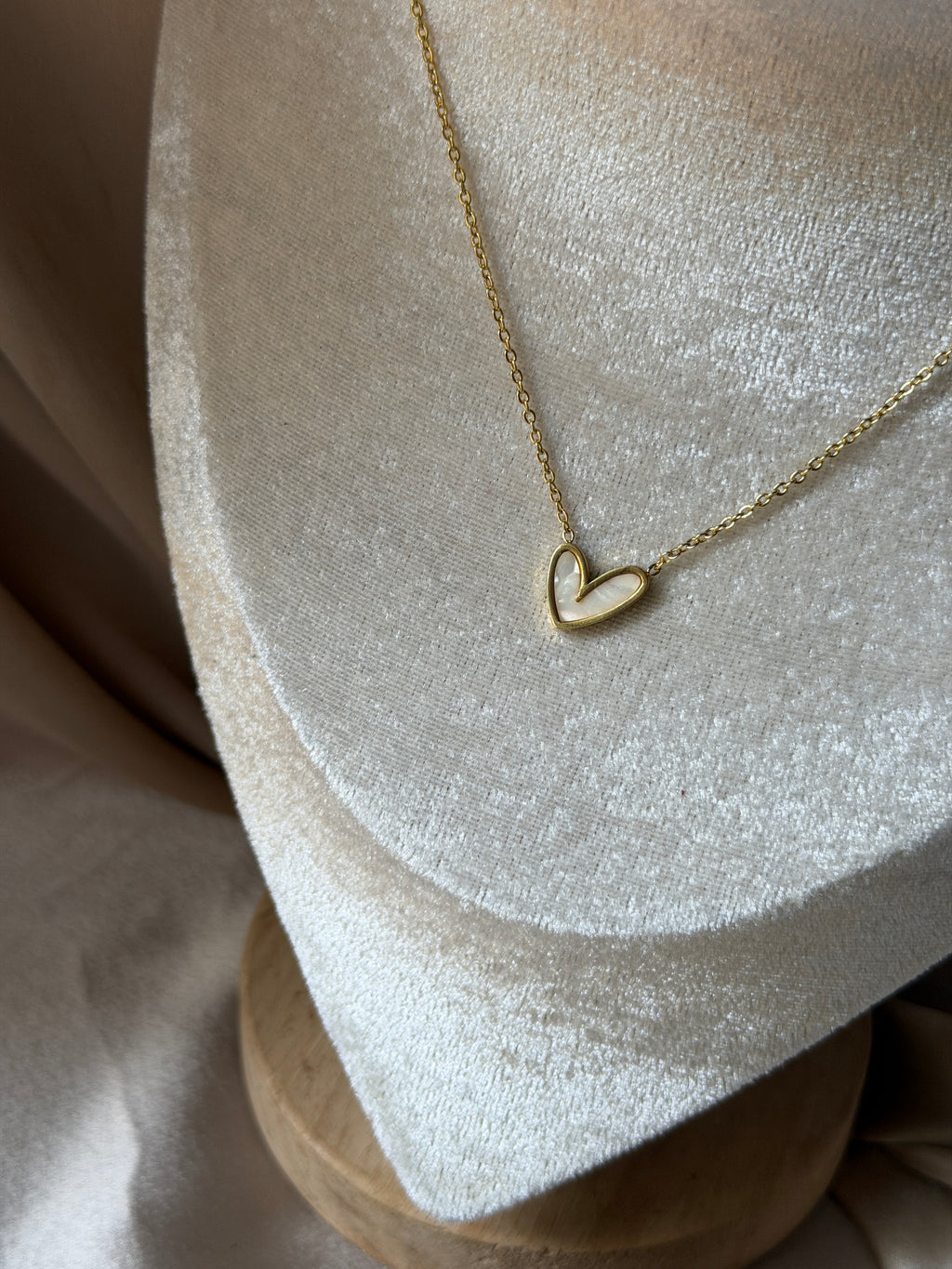 White heart necklace