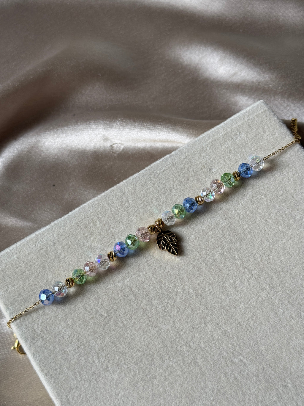 Color beads leaf bracelet