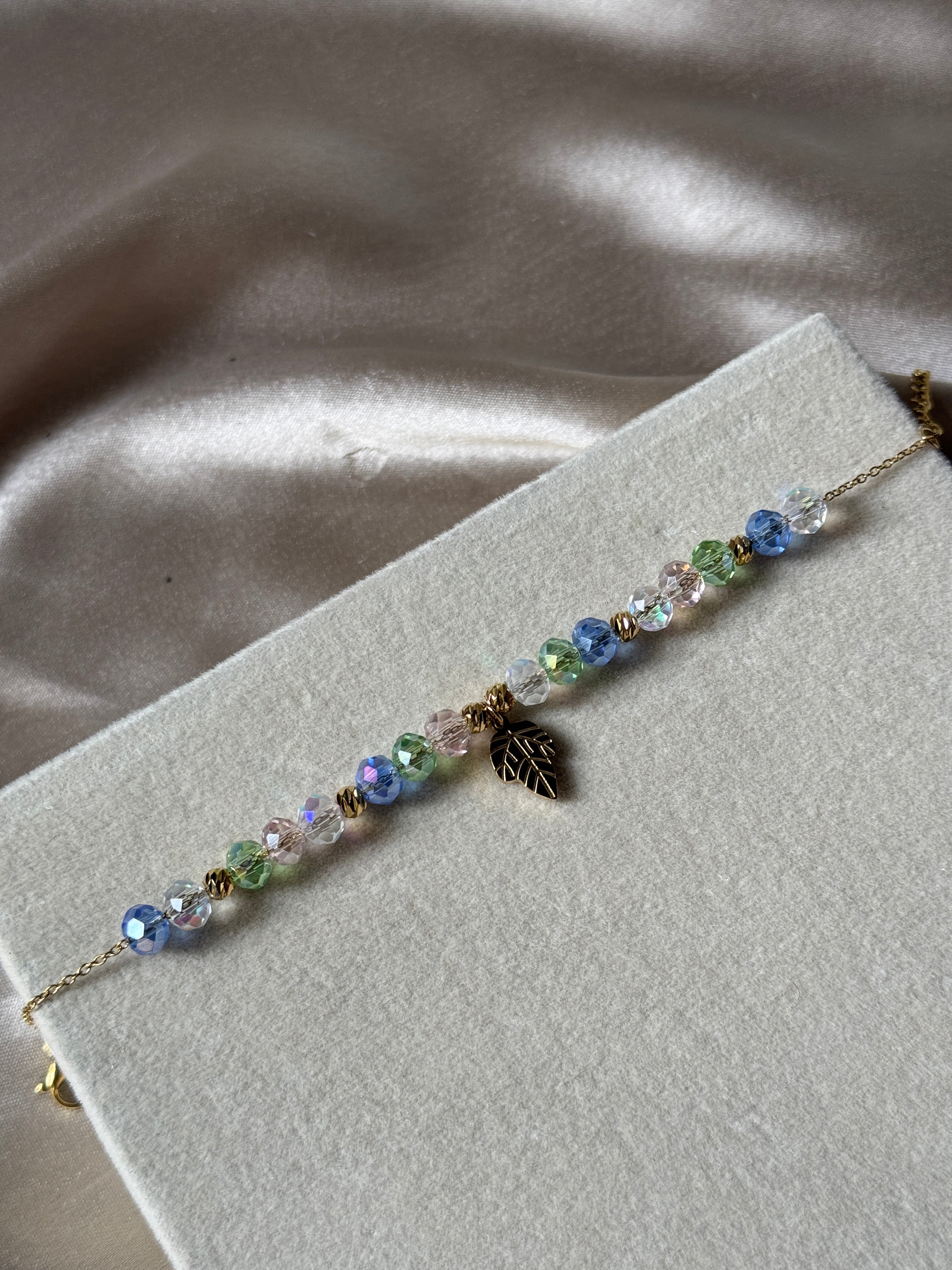 Color beads leaf bracelet
