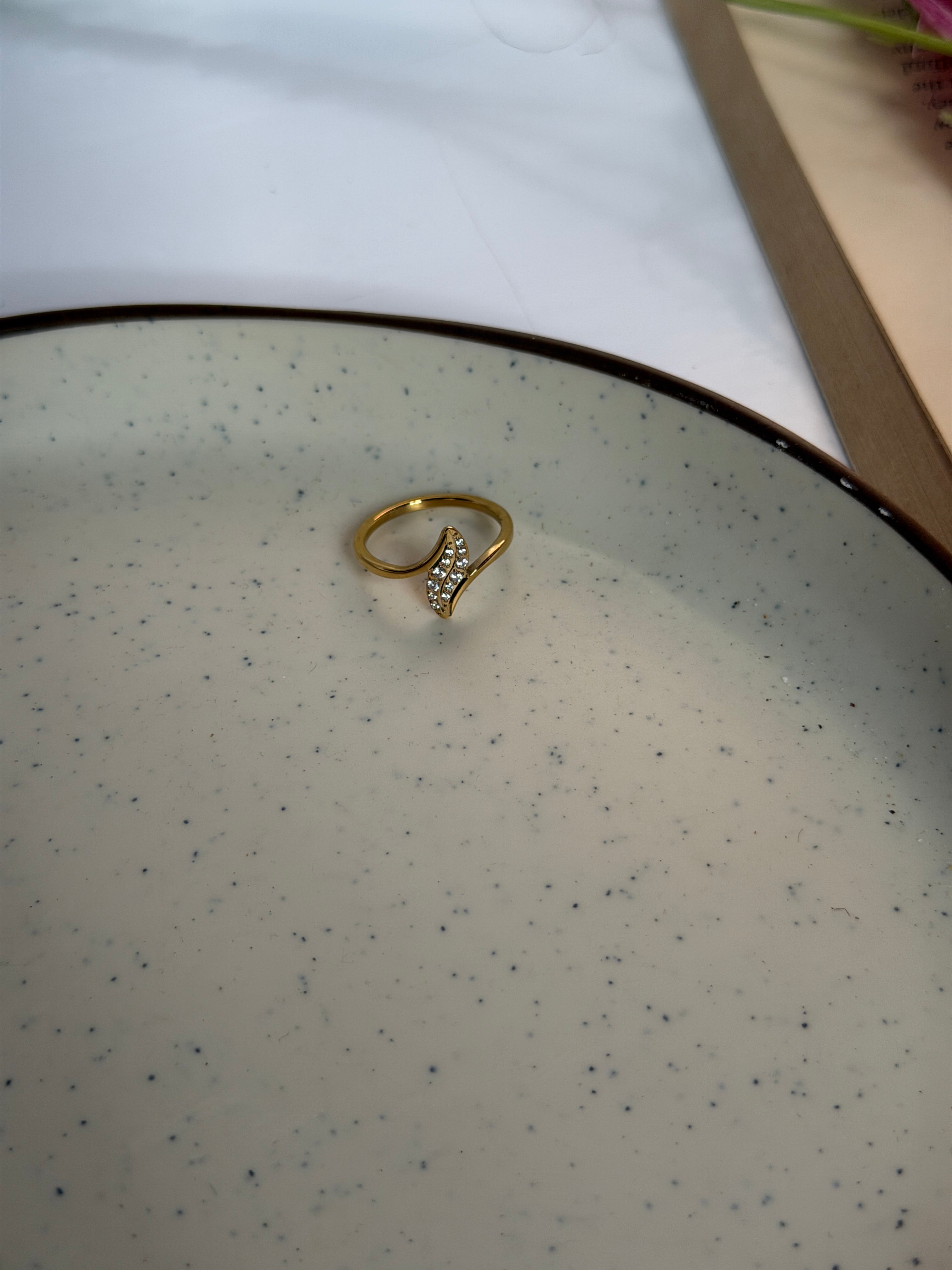 Zirca ring