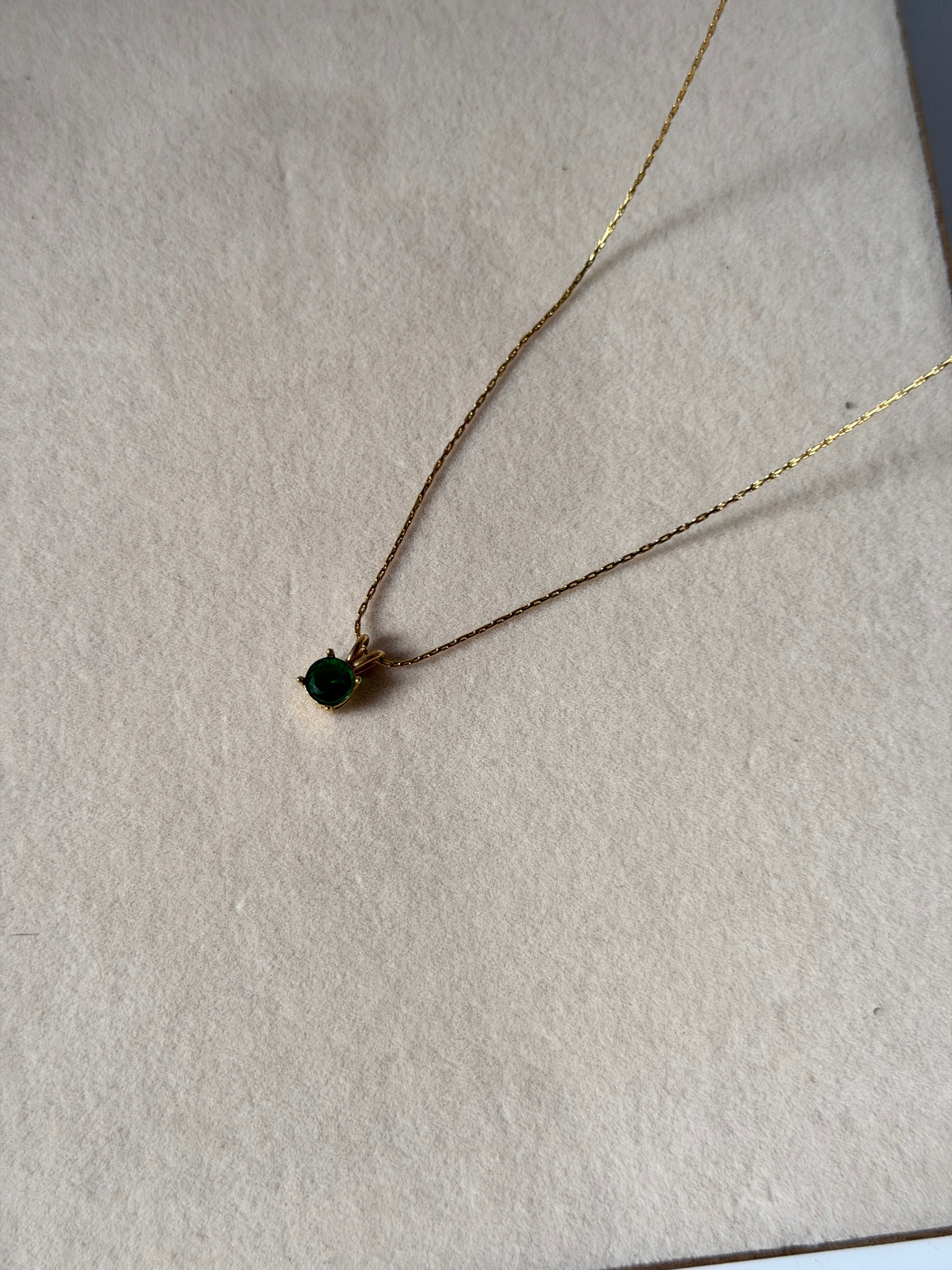 Green pendant necklace