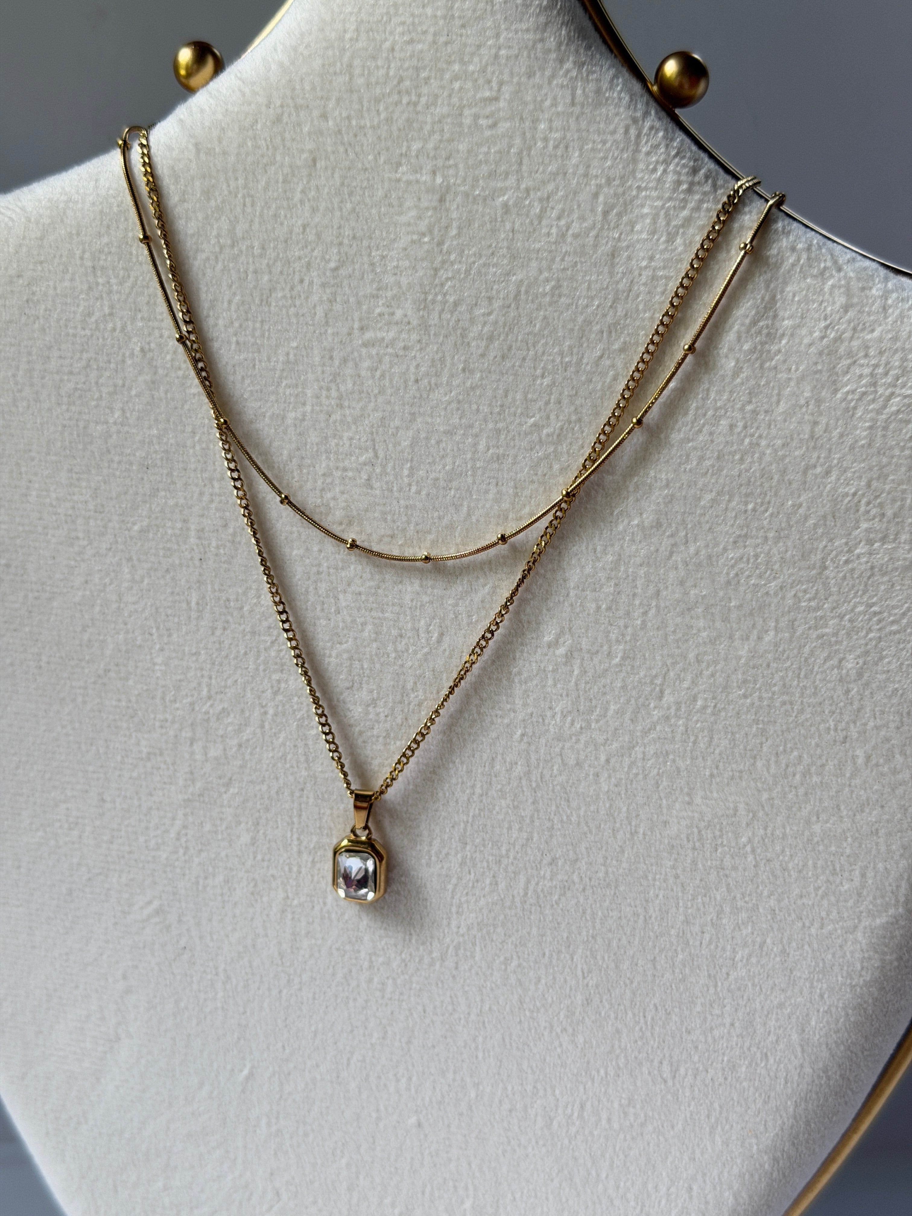 Double layer white necklace