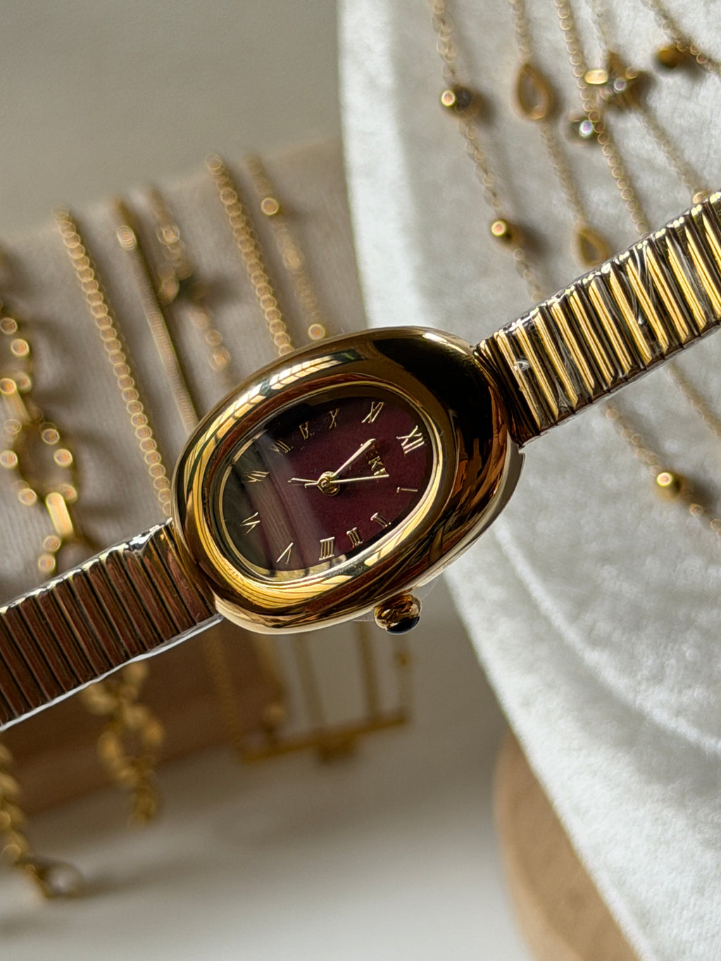 Aurel cherry Luxe vintage watch
