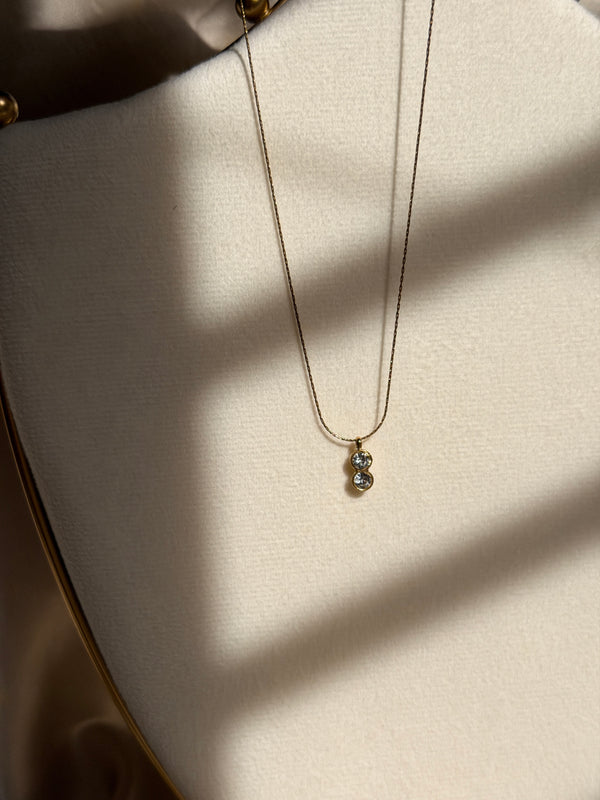 Invisible cloude necklace
