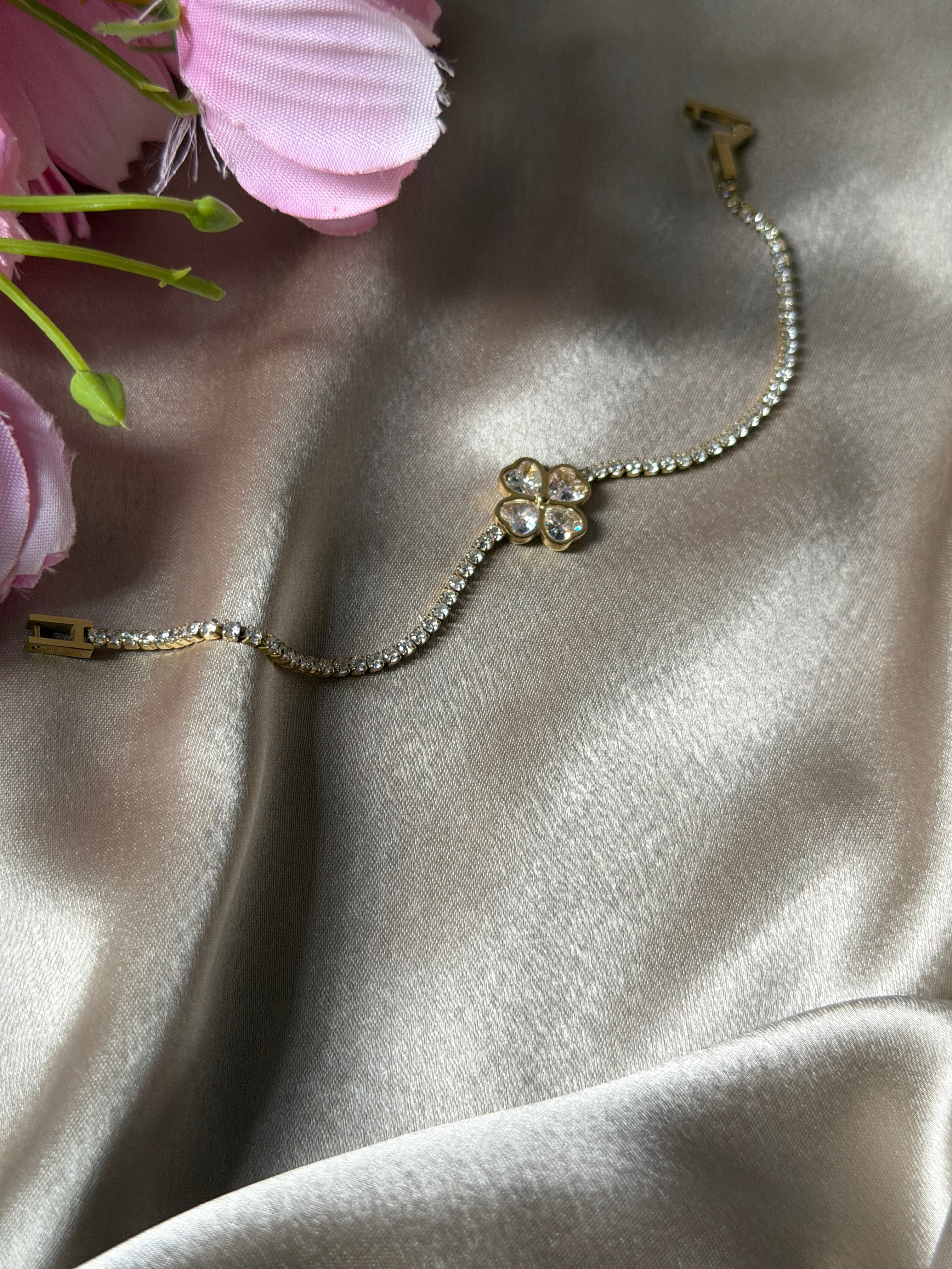 Tennis clover bracelet