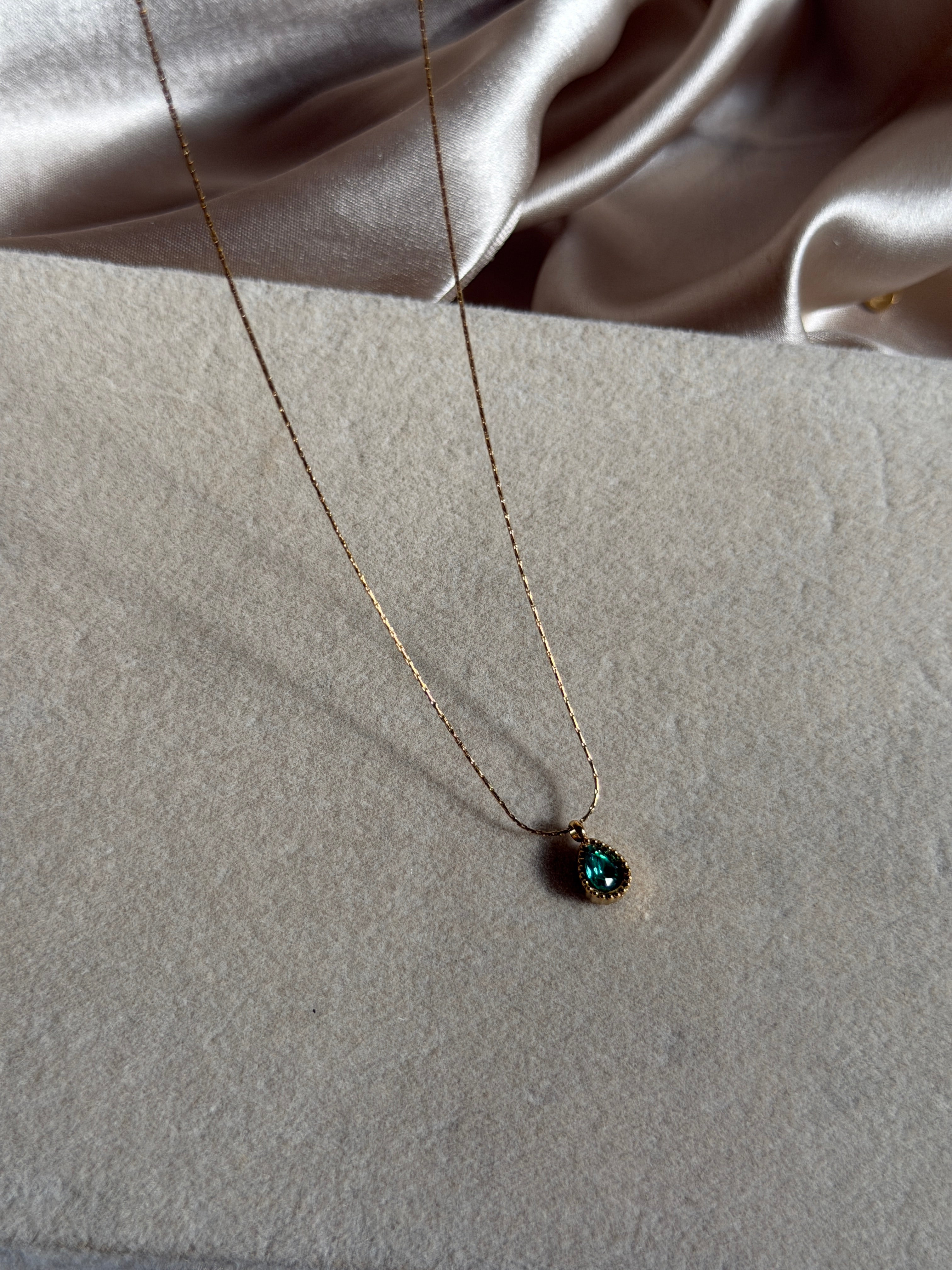 Invisible green necklace